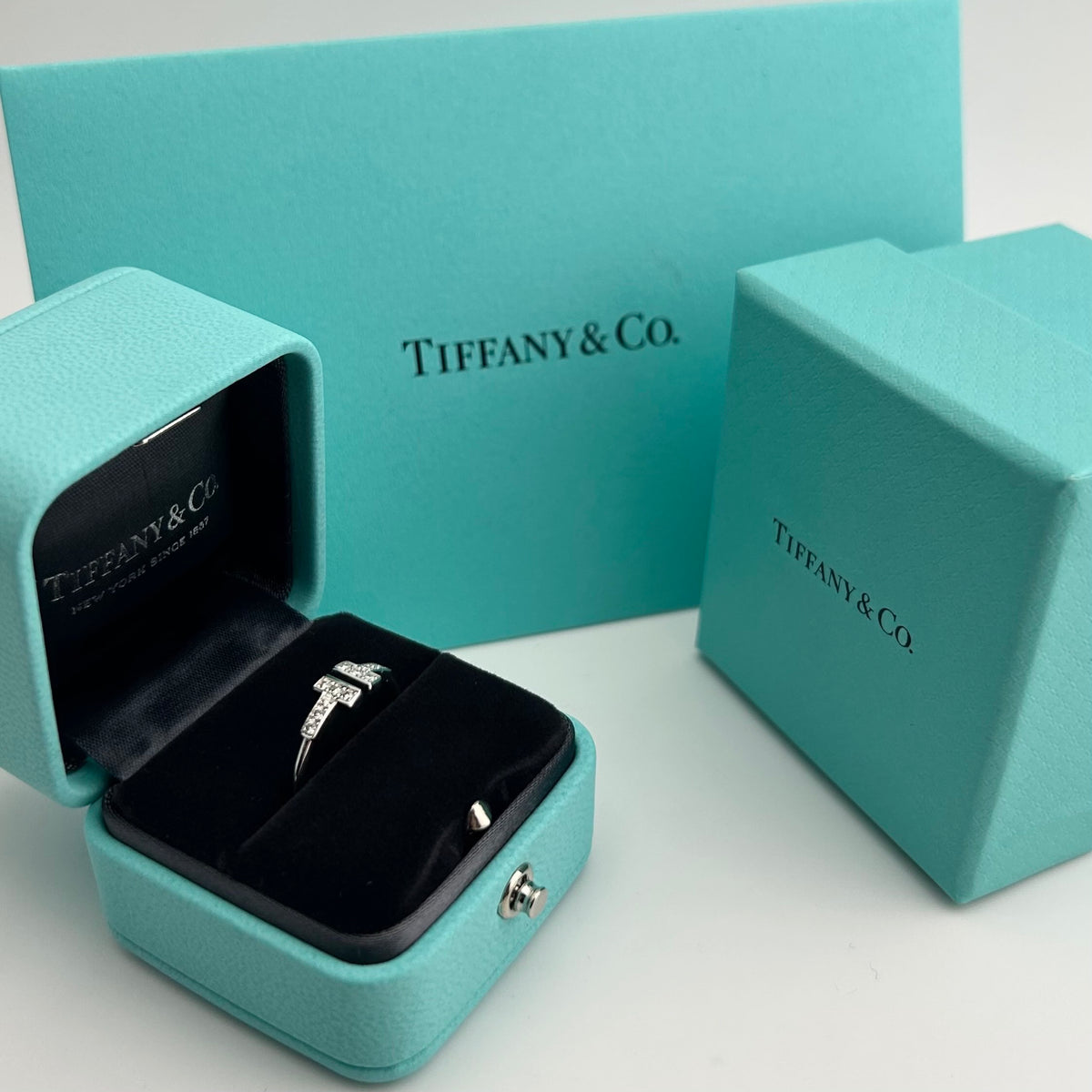 Tiffany & Co. - T - 18K white gold with diamonds - Silver - (50)