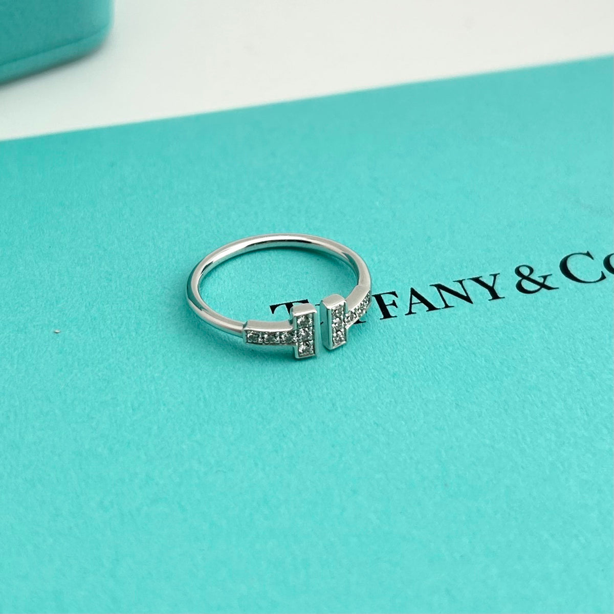 Tiffany & Co. - T - 18K white gold with diamonds - Silver - (50)