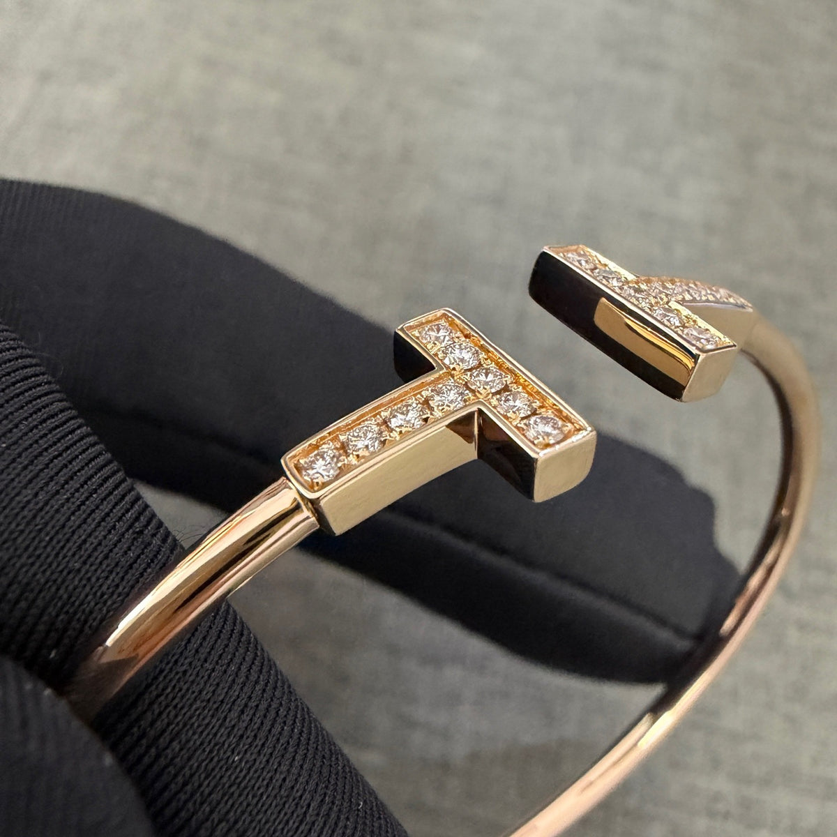 Tiffany & Co. - T Double T Large U - 18k rose gold with diamonds - Gold