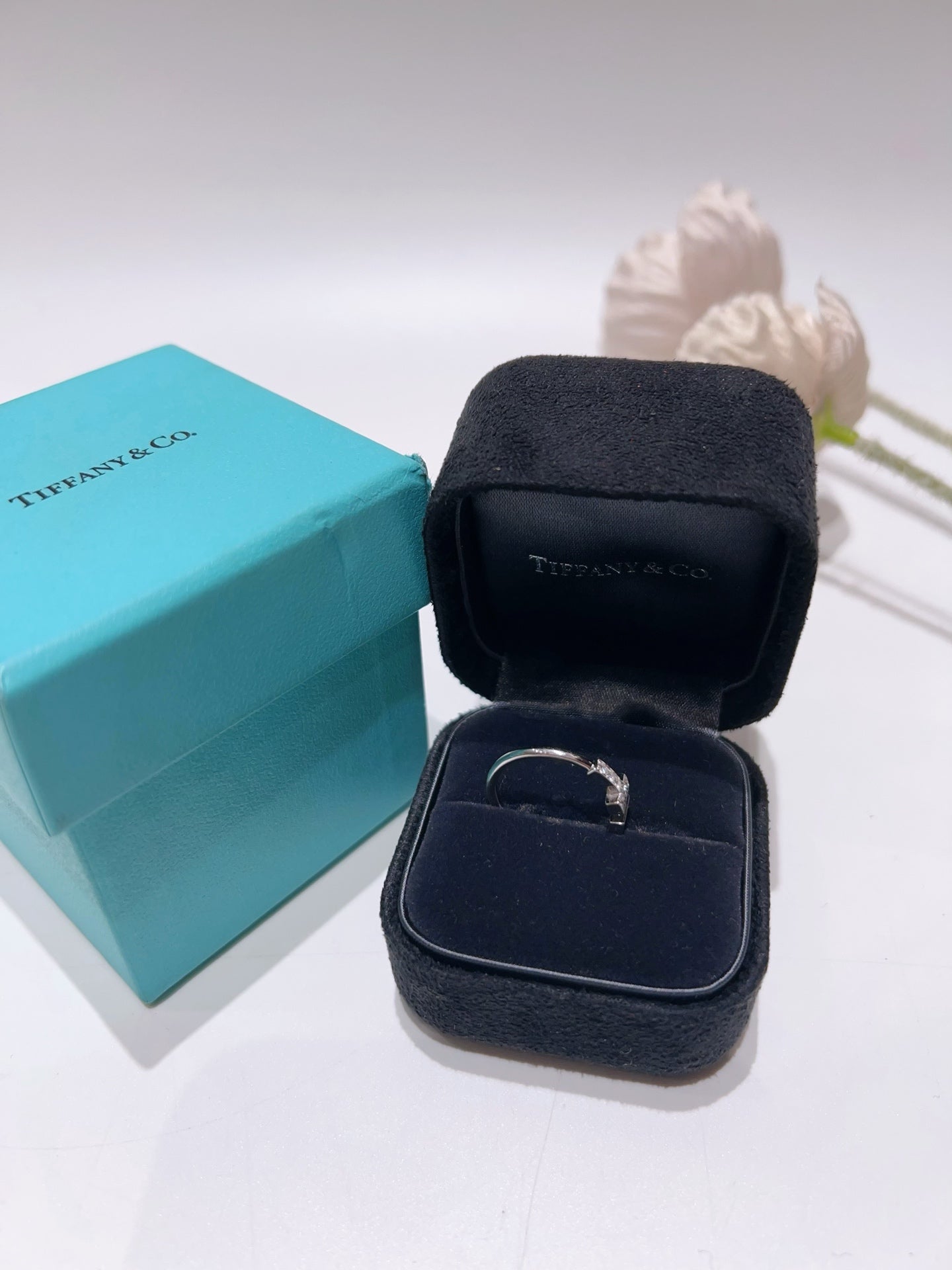 Tiffany & Co - T Smile - White gold - Silver - (50)