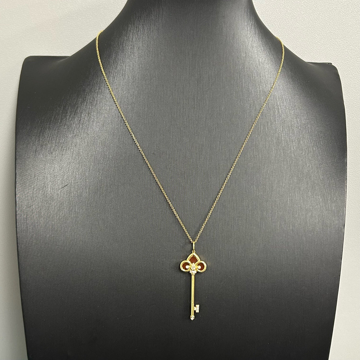 Tiffany & Co. - Tiffany Keys Iris Key Pendant - 18k yellow gold with carnelian and diamonds - Gold