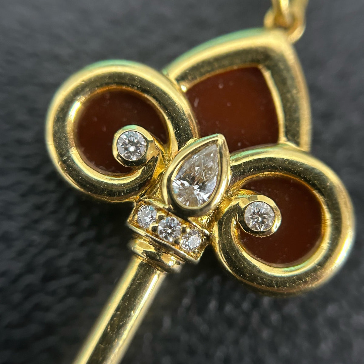 Tiffany & Co. - Tiffany Keys Iris Key Pendant - 18k yellow gold with carnelian and diamonds - Gold