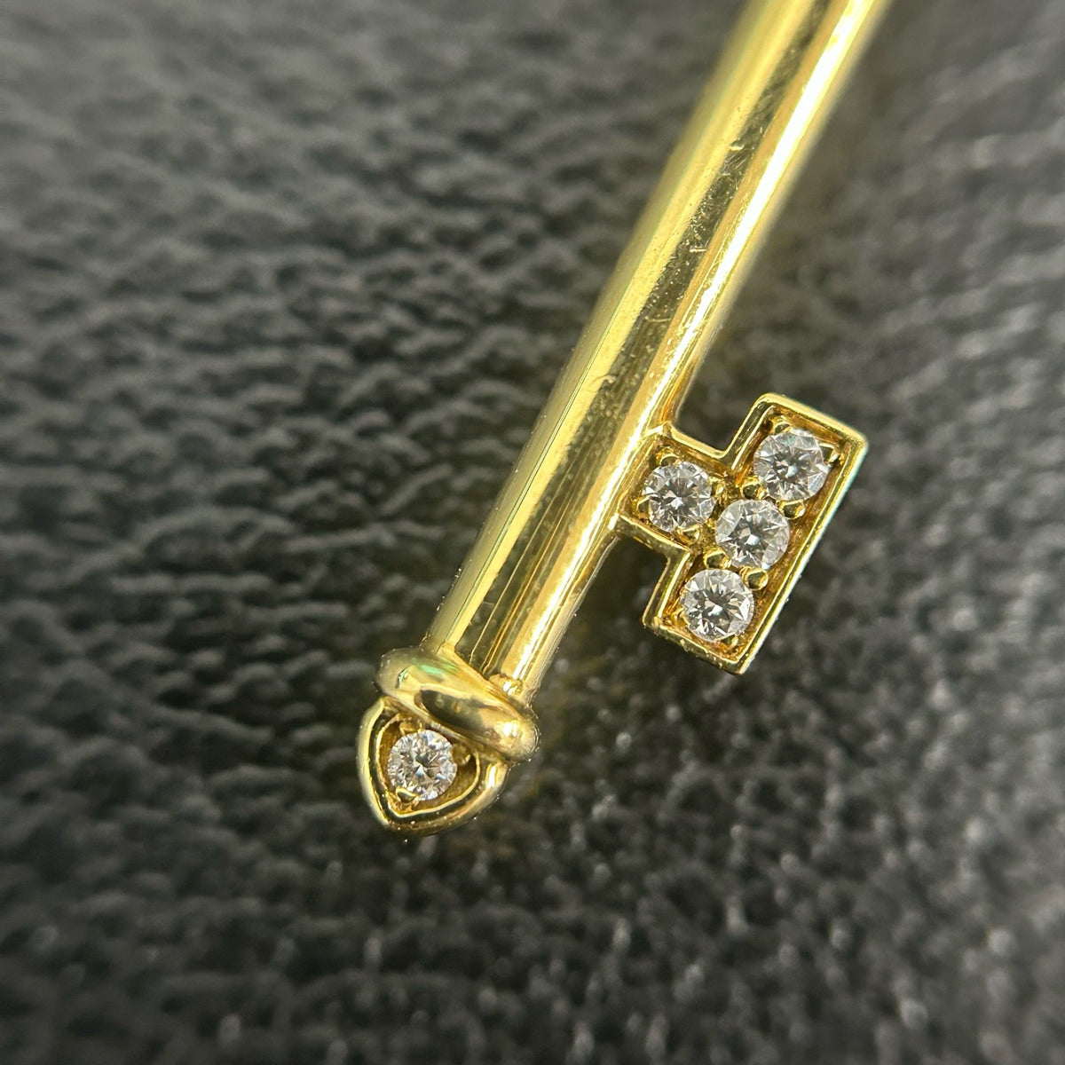 Tiffany & Co. - Tiffany Keys Iris Key Pendant - 18k yellow gold with carnelian and diamonds - Gold