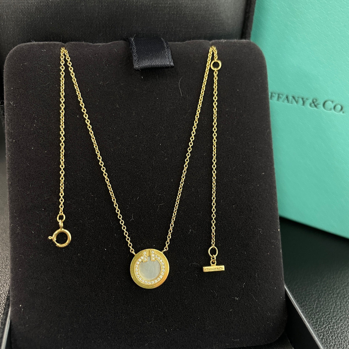 Tiffany & Co - Tiffany T Circle Pendant - Yellow gold - Gold
