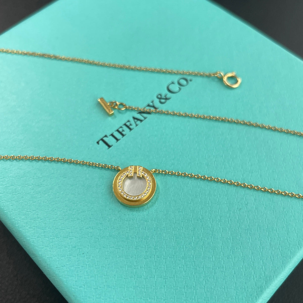 Tiffany & Co - Tiffany T Circle Pendant - Yellow gold - Gold