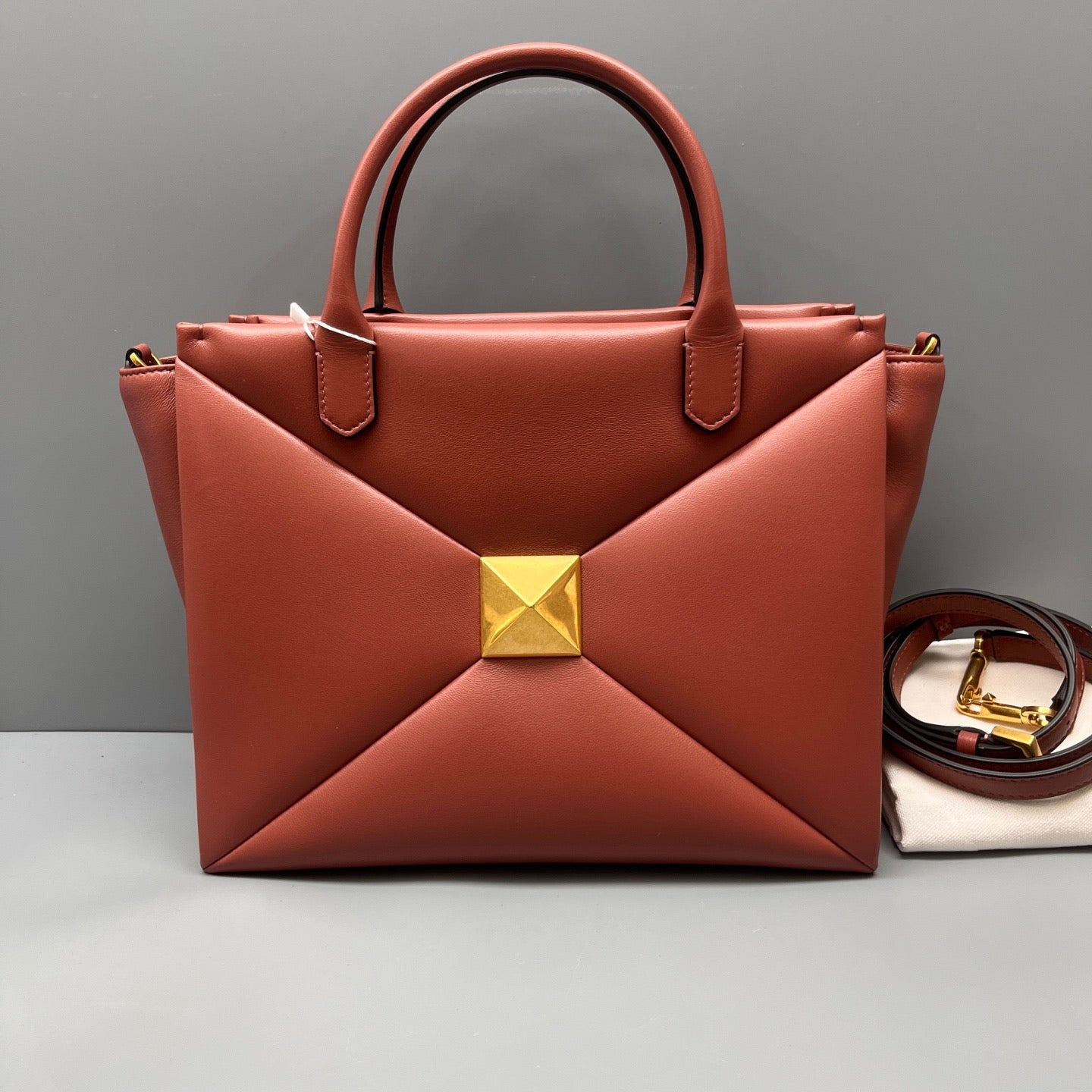 Valentino - Valentino Garavani One Stud Tote Bag - Leather - Red - (Medium)