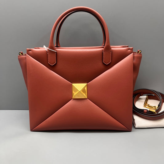 Valentino - Valentino Garavani One Stud Tote Bag - Leather - Red - (Medium)