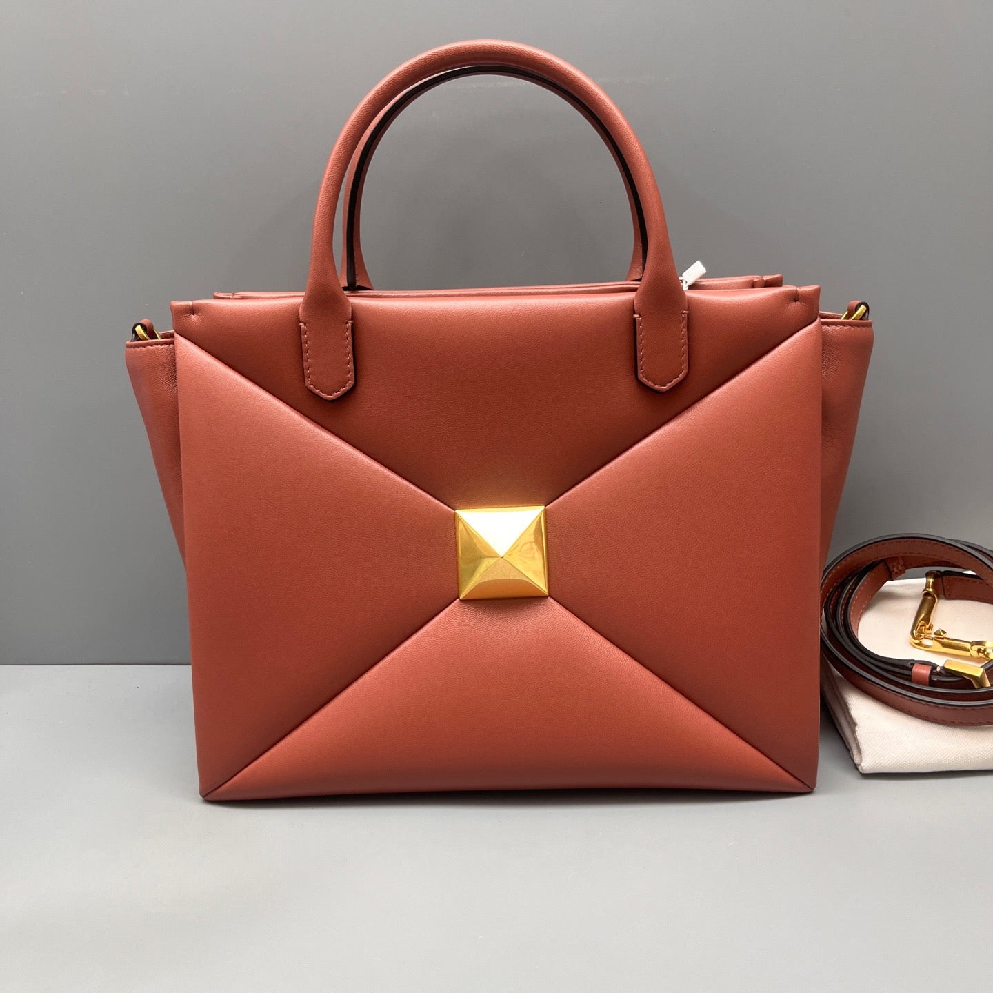Valentino - Valentino Garavani One Stud Tote Bag - Leather - Red - (Medium)