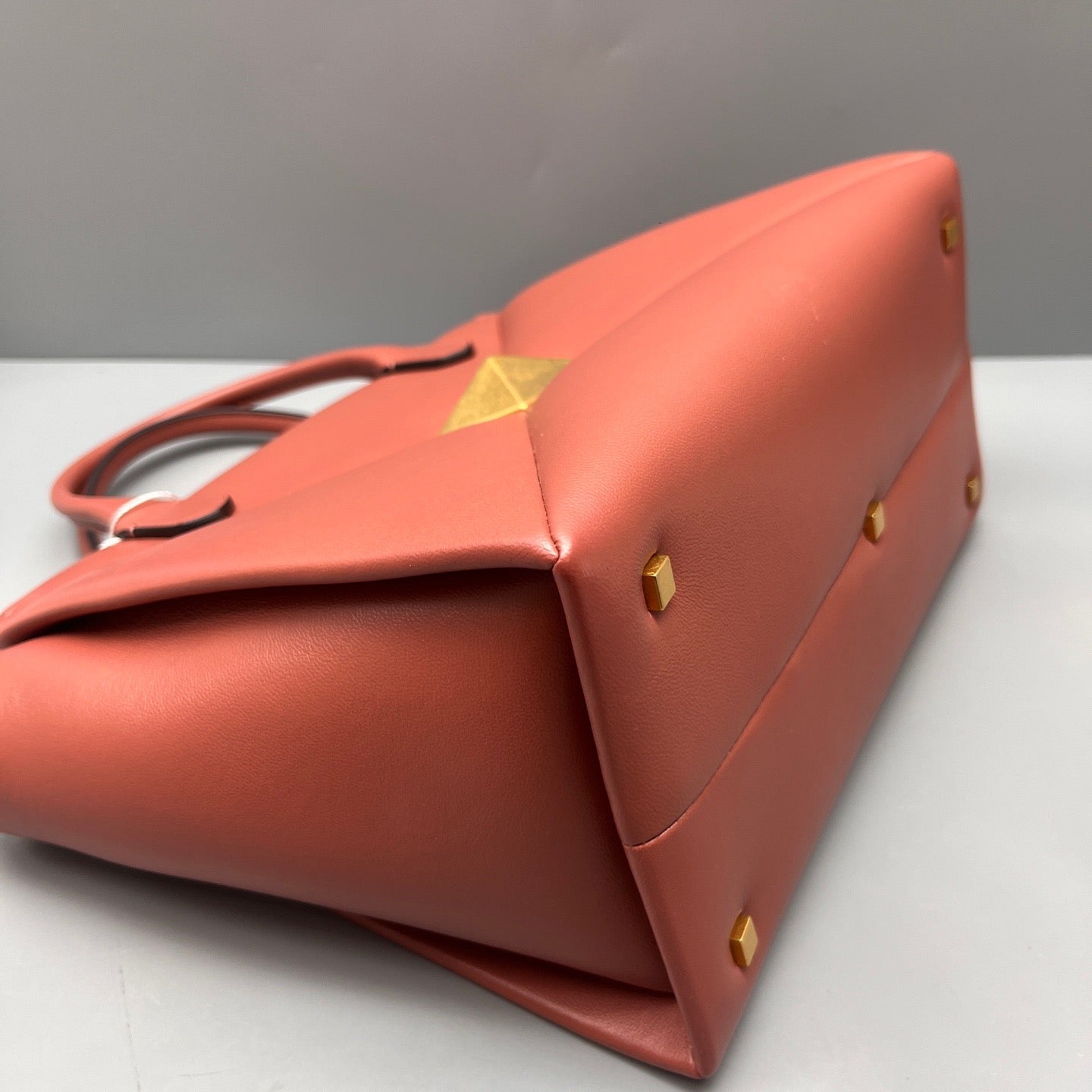Valentino - Valentino Garavani One Stud Tote Bag - Leather - Red - (Medium)