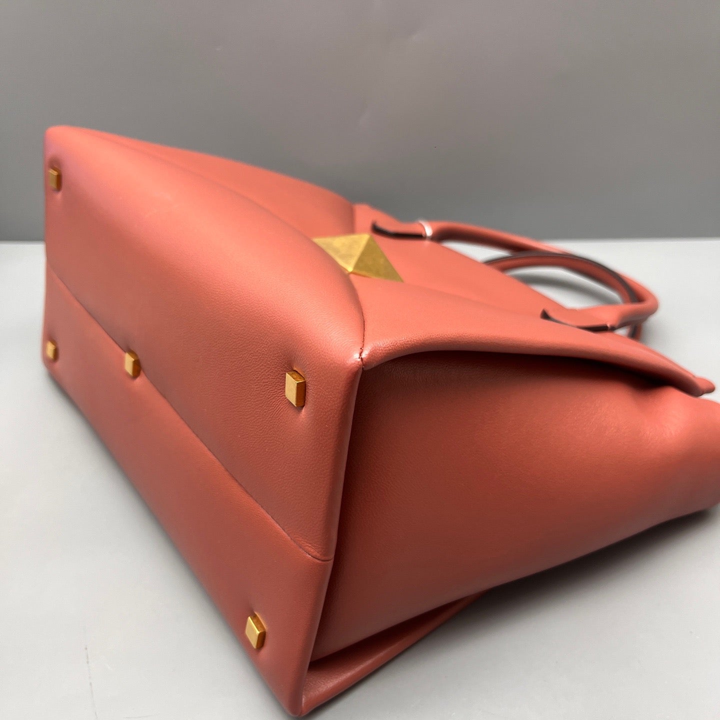 Valentino - Valentino Garavani One Stud Tote Bag - Leather - Red - (Medium)