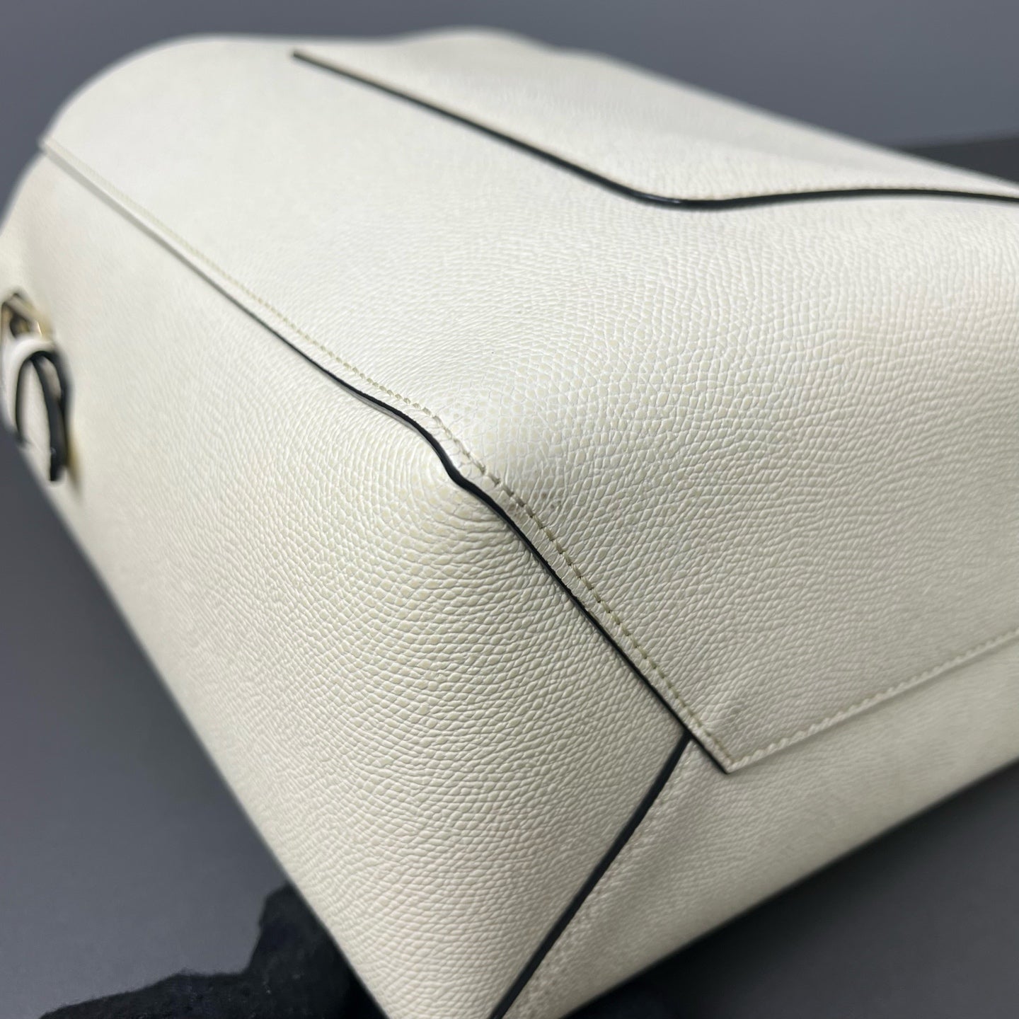 Valextra Bucket Bag Leather Beige - view 2