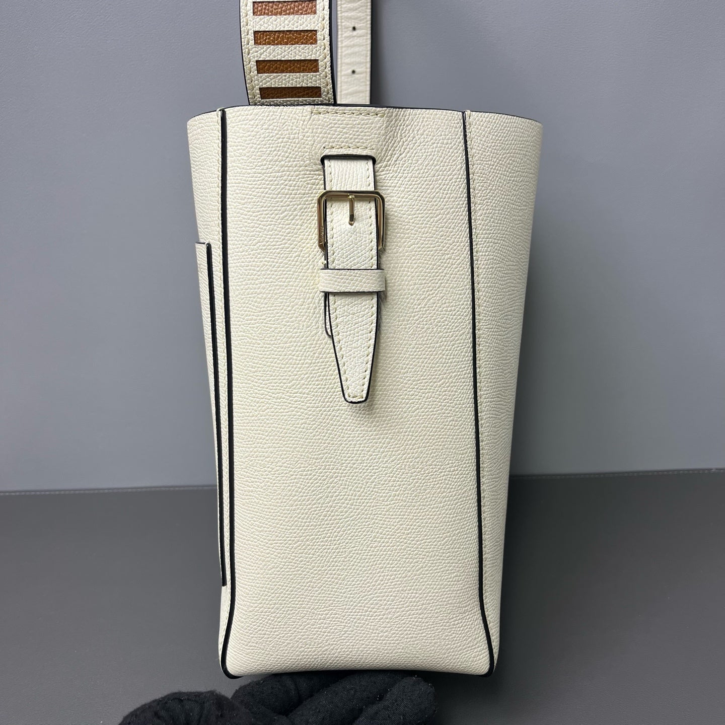Valextra Bucket Bag Leather Beige - view 3
