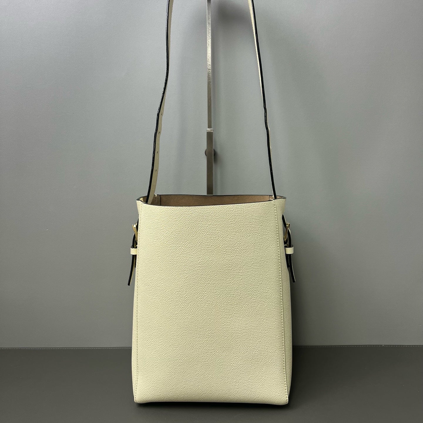 Valextra Bucket Bag Leather Beige - view 4