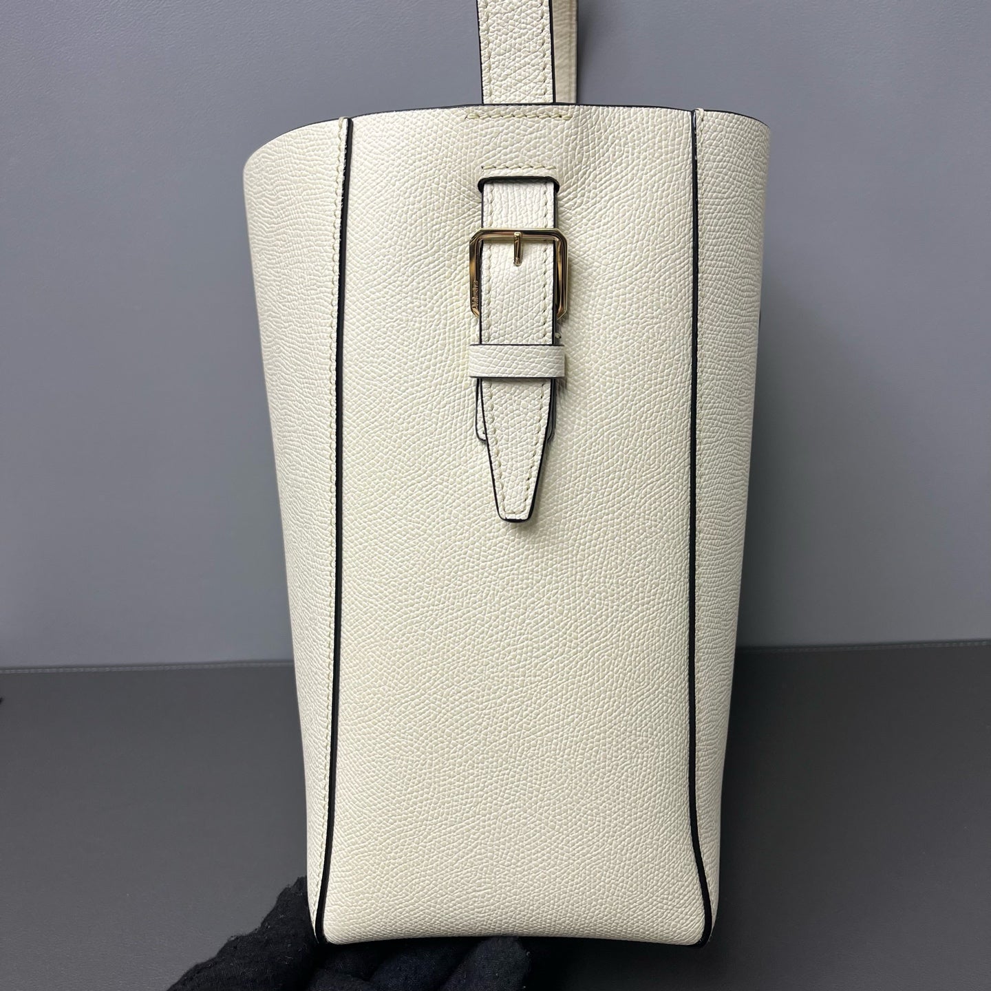 Valextra Bucket Bag Leather Beige - view 9