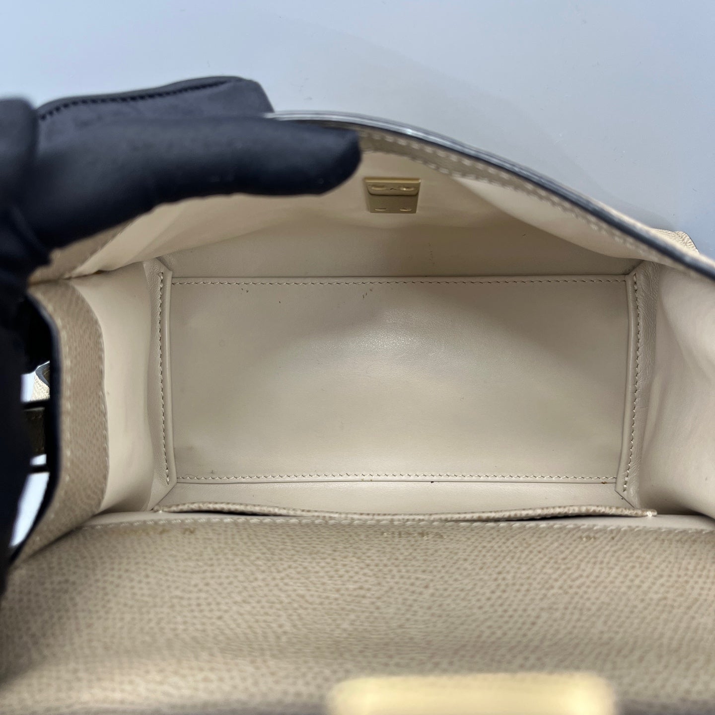 Valextra - Iside - Grained leather - Beige with Gold-Tone Hardware - (medium)