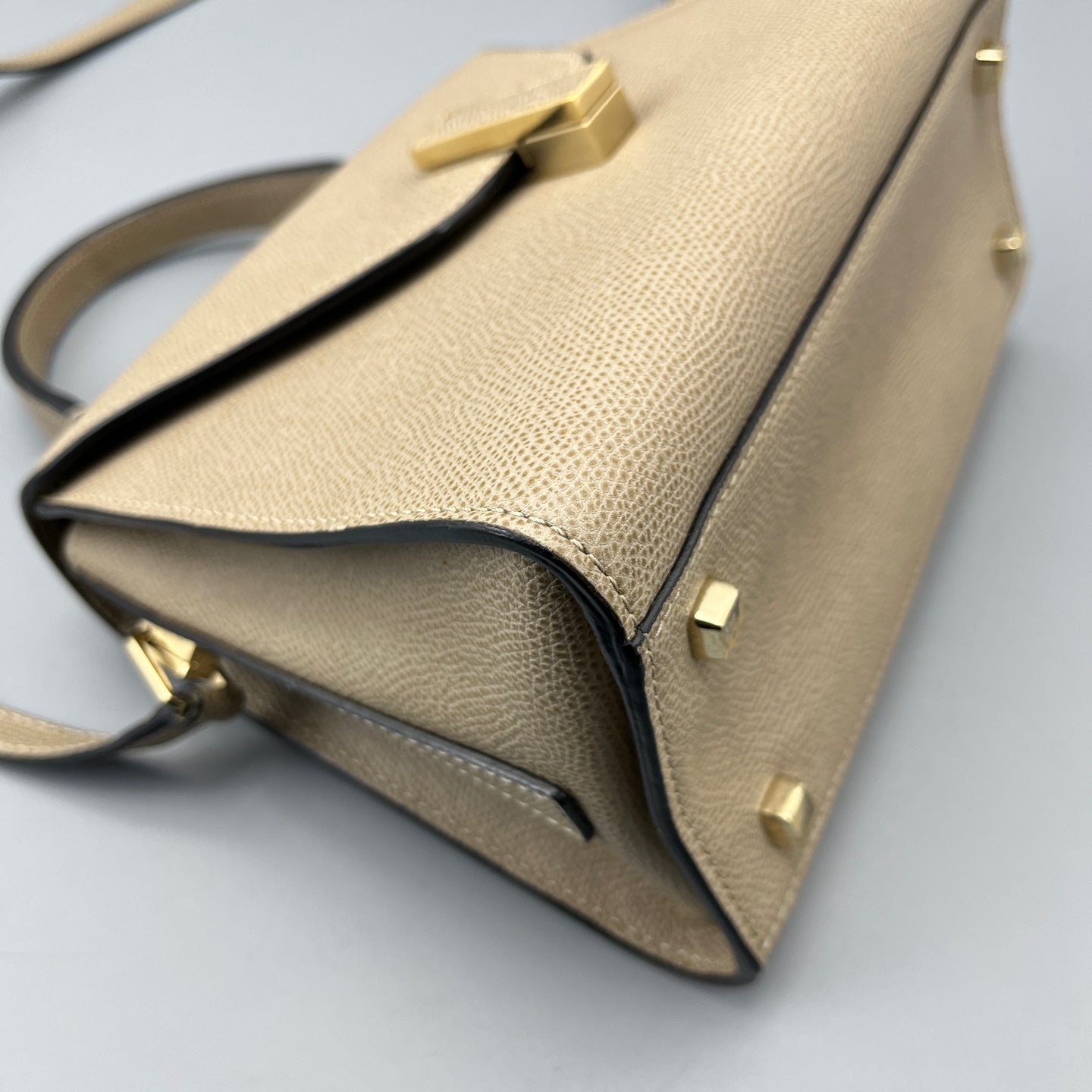 Valextra - Iside - Grained leather - Beige with Gold-Tone Hardware - (medium)