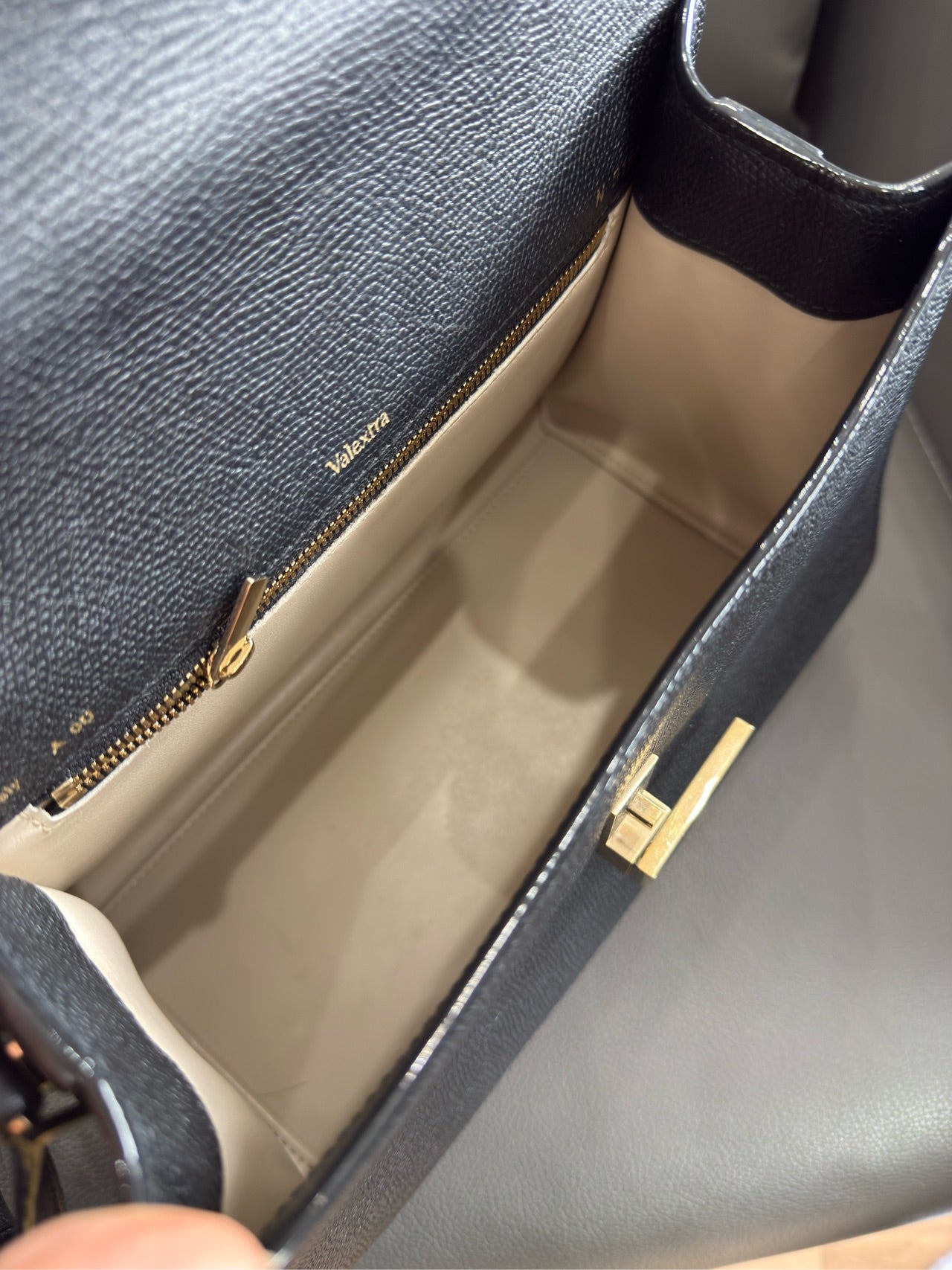 Valextra - Iside - Grained leather - Black - (Medium)