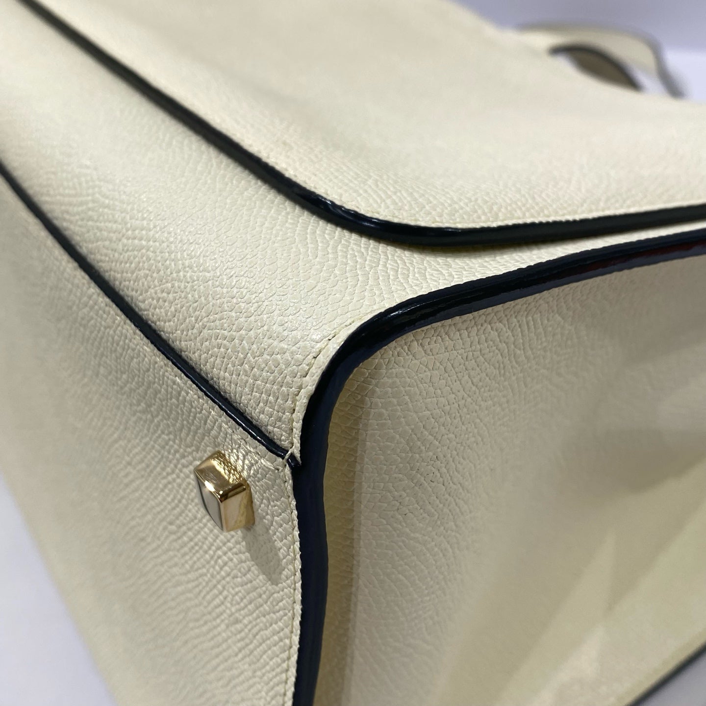 Valextra - Minimal Tote - Grained leather - Cream with Black Edging and Gold-Tone Hardware - (medium)