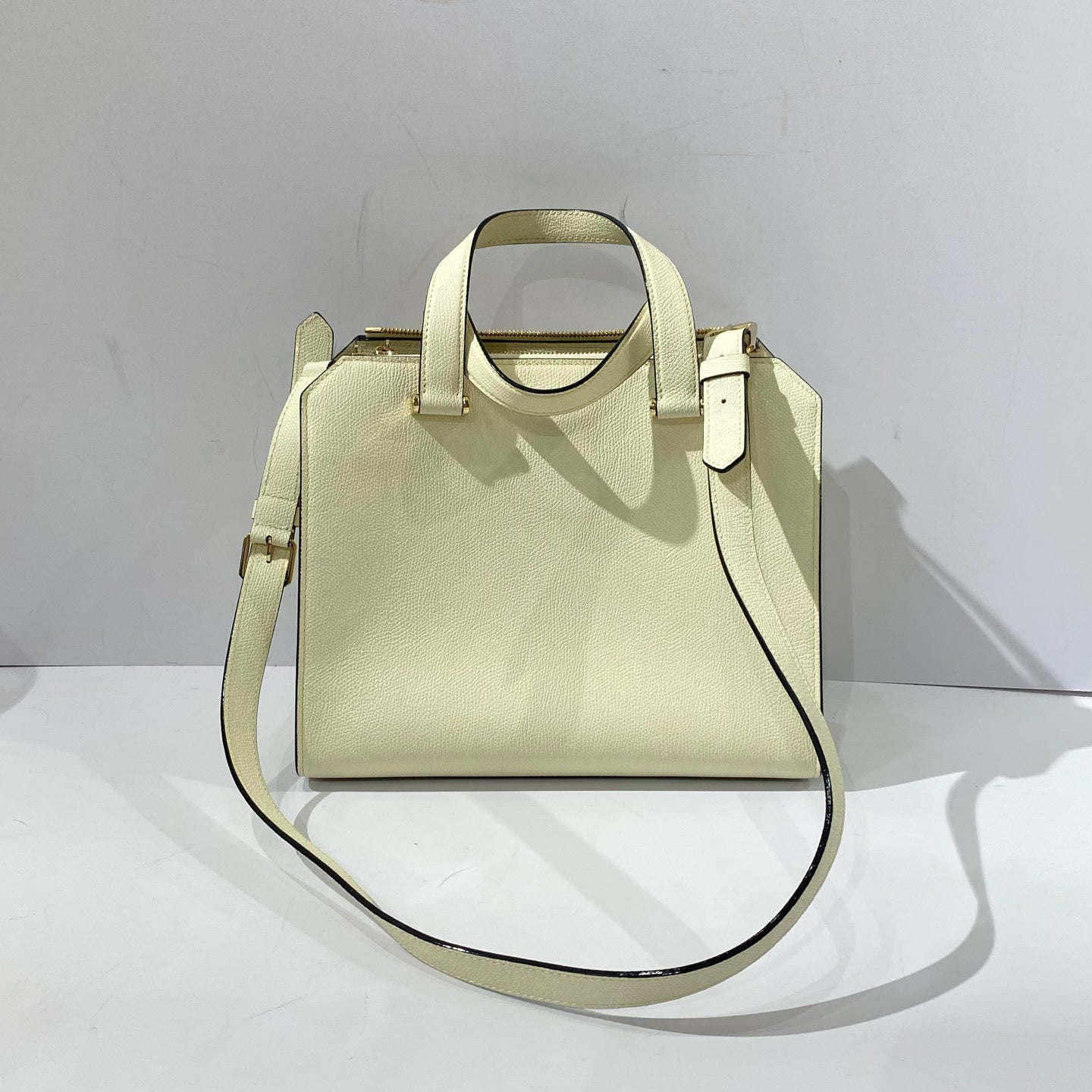 Valextra - Minimal Tote - Grained leather - Cream with Black Edging and Gold-Tone Hardware - (medium)