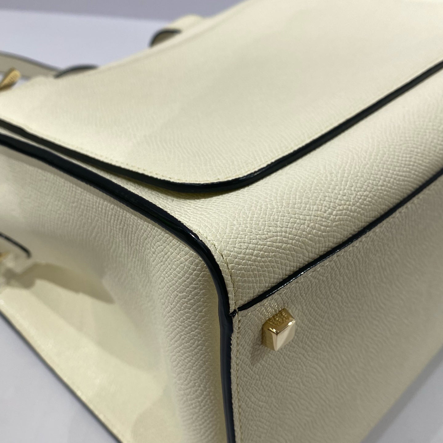 Valextra - Minimal Tote - Grained leather - Cream with Black Edging and Gold-Tone Hardware - (medium)