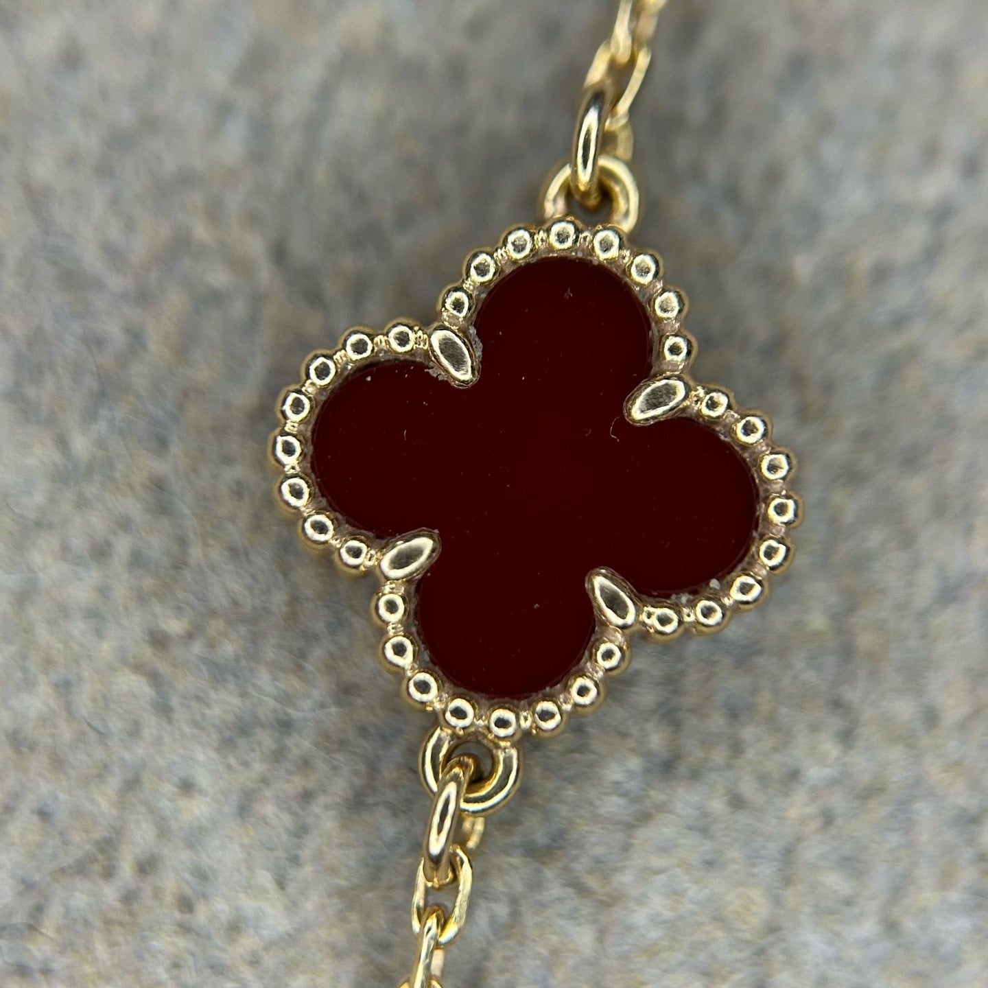 Van Cleef & Arpels - Alhambra Sweet - Yellow gold - Red - (17.5 cm)