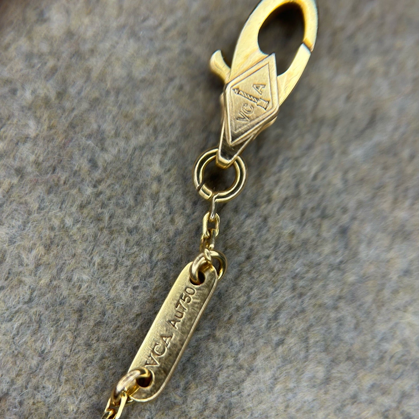 Van Cleef & Arpels - Alhambra Sweet - Yellow gold - Red - (17.5 cm)