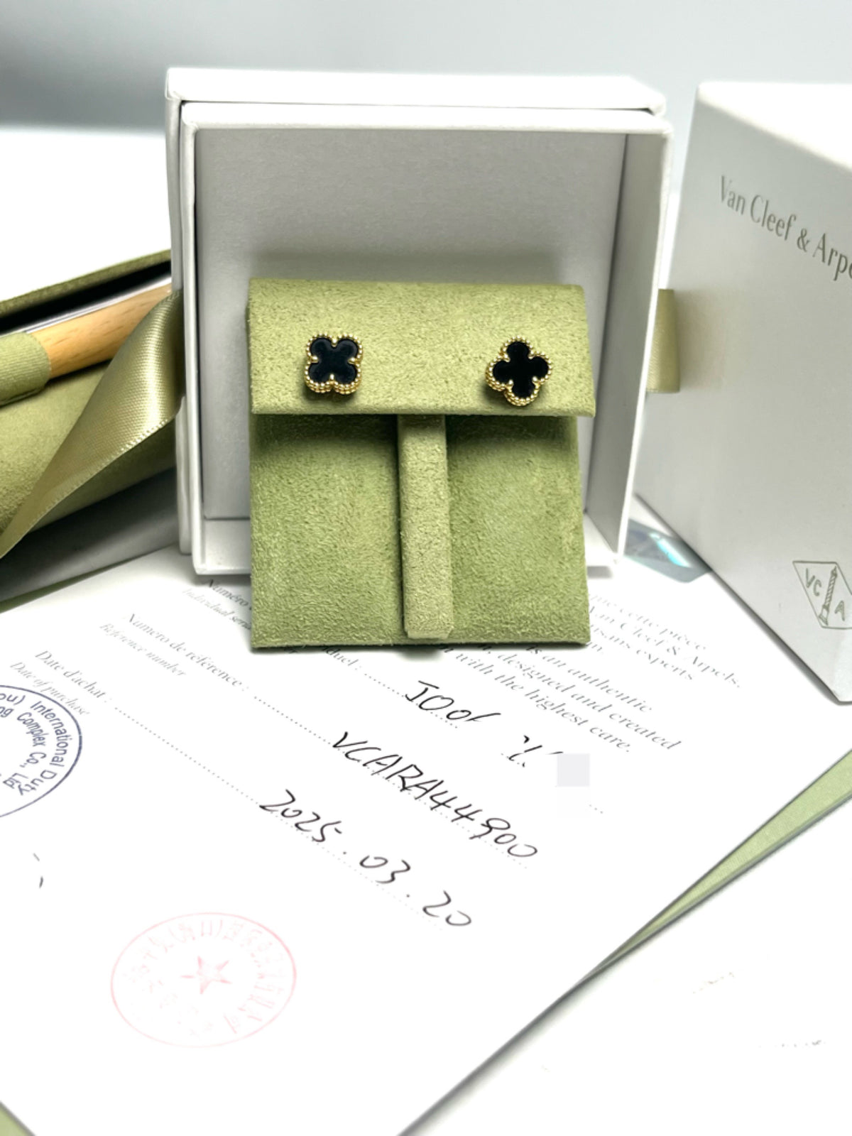 Van Cleef & Arpels - Alhambra - Yellow gold - Black