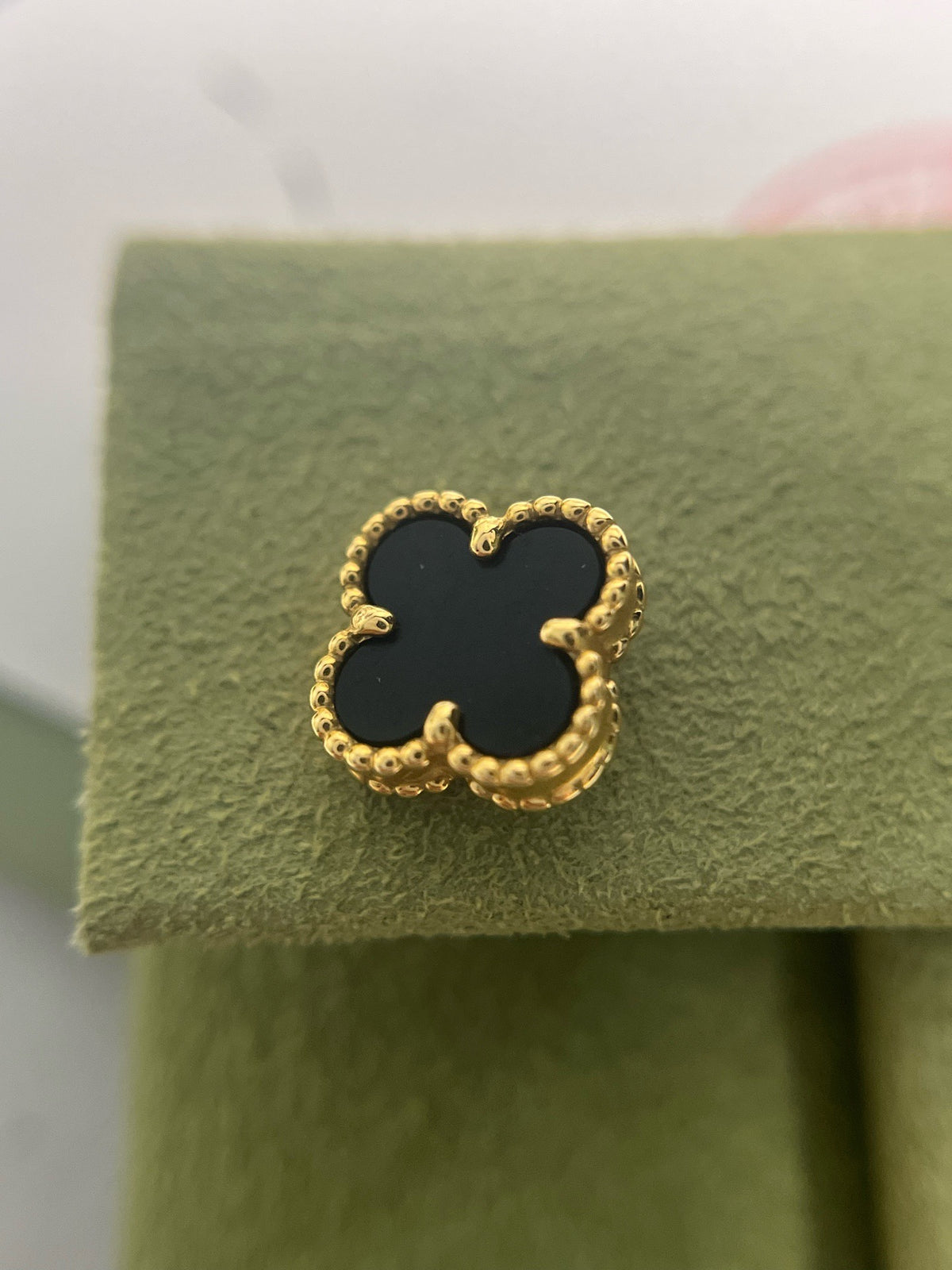 Van Cleef & Arpels - Alhambra - Yellow gold - Black