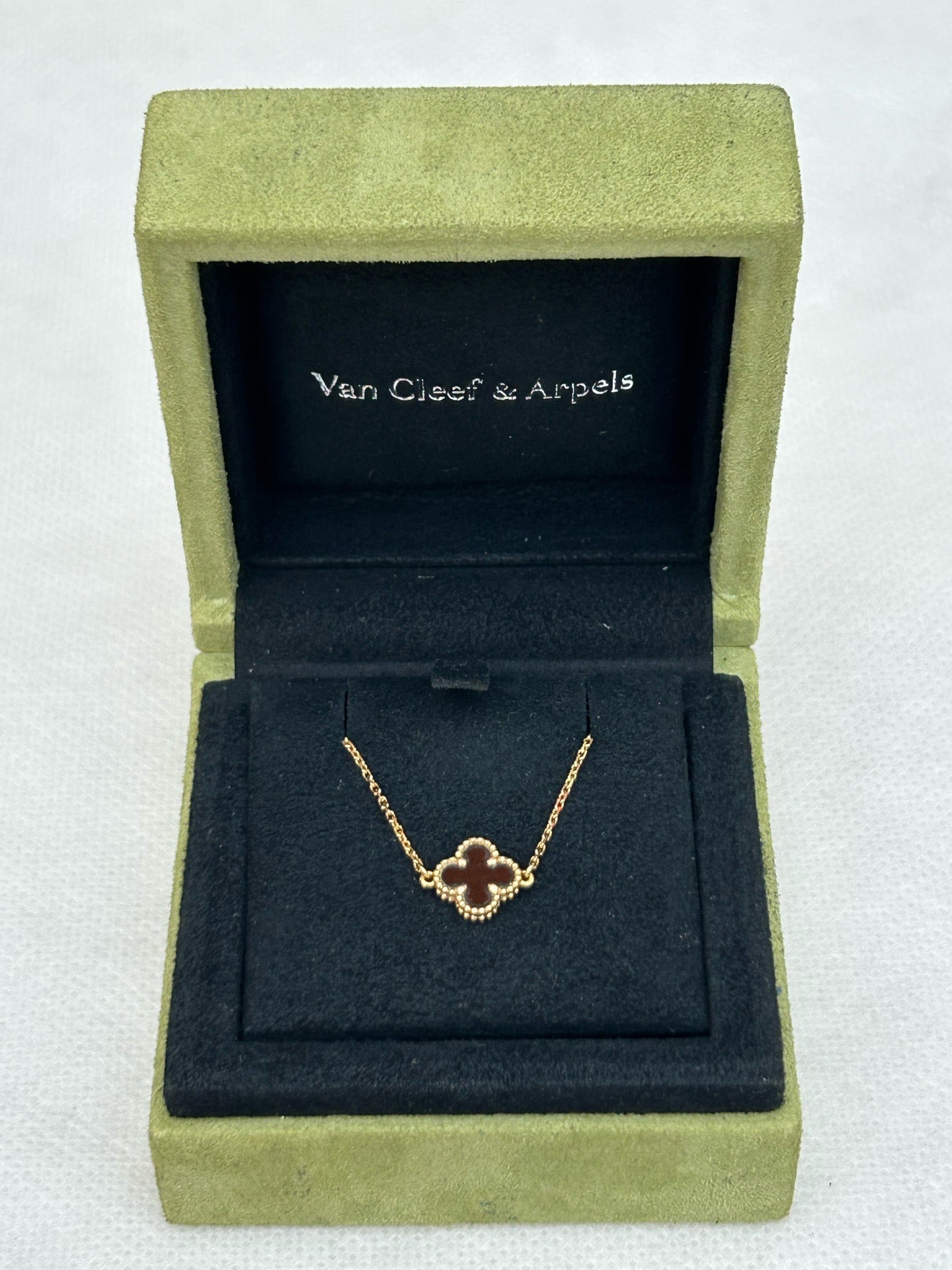 Van Cleef & Arpels - Alhambra - Yellow gold - Red - (17.5)