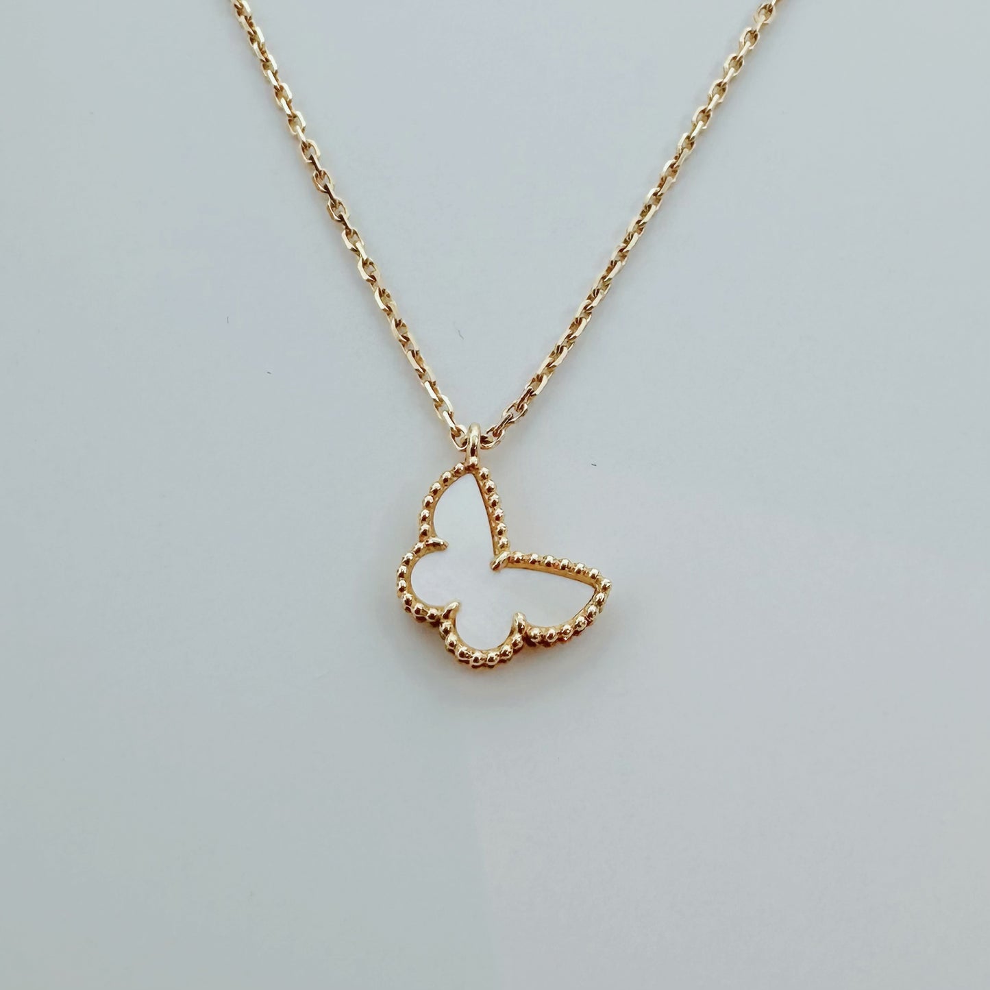Van Cleef & Arpels - Butterflies - Yellow gold - White