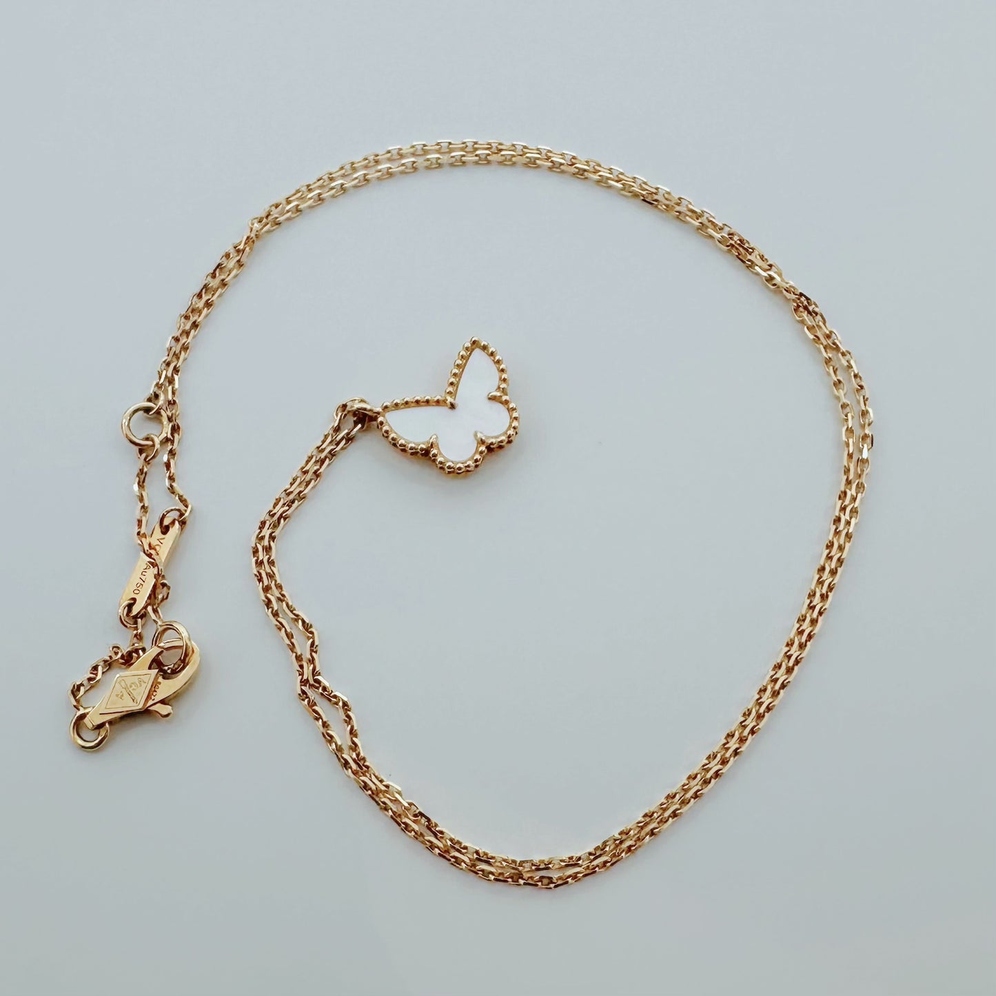 Van Cleef & Arpels - Butterflies - Yellow gold - White
