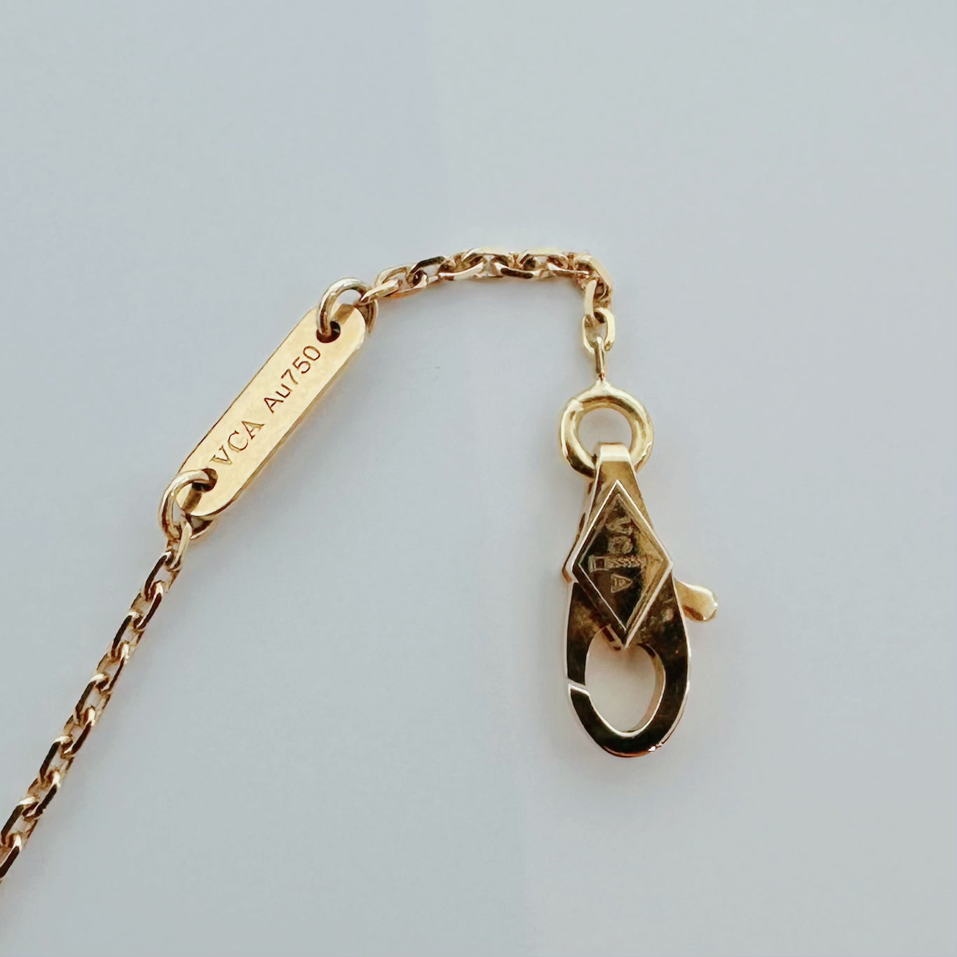 Van Cleef & Arpels - Butterflies - Yellow gold - White