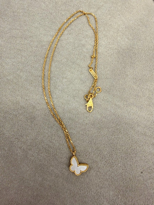 Van Cleef & Arpels - Lucky Alhambra Butterfly - 18K yellow gold with a mother-of-pearl butterfly motif - Multicolour