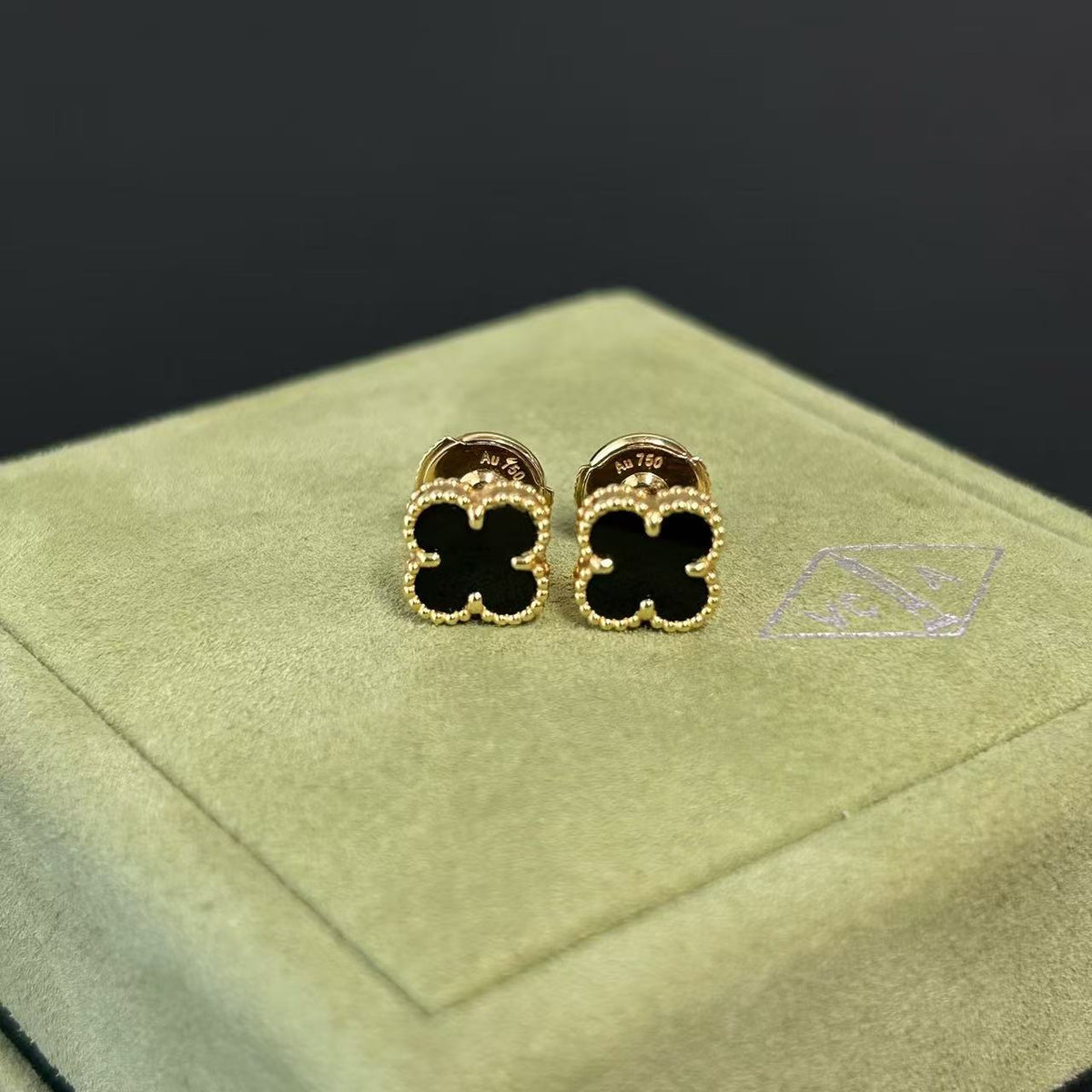 Van Cleef & Arpels - Magic Alhambra - Yellow gold - Black