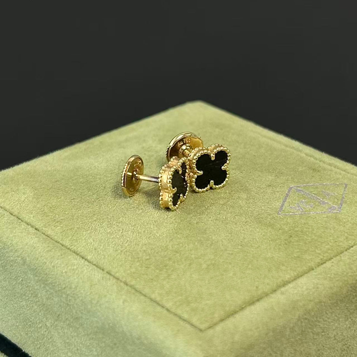 Van Cleef & Arpels - Magic Alhambra - Yellow gold - Black