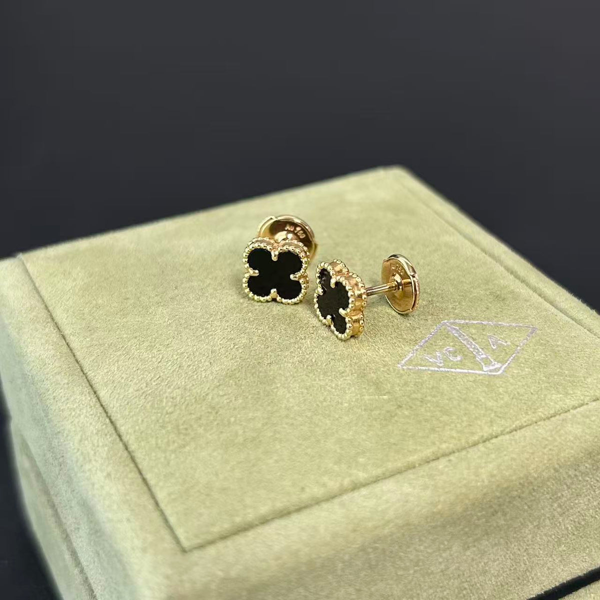 Van Cleef & Arpels - Magic Alhambra - Yellow gold - Black