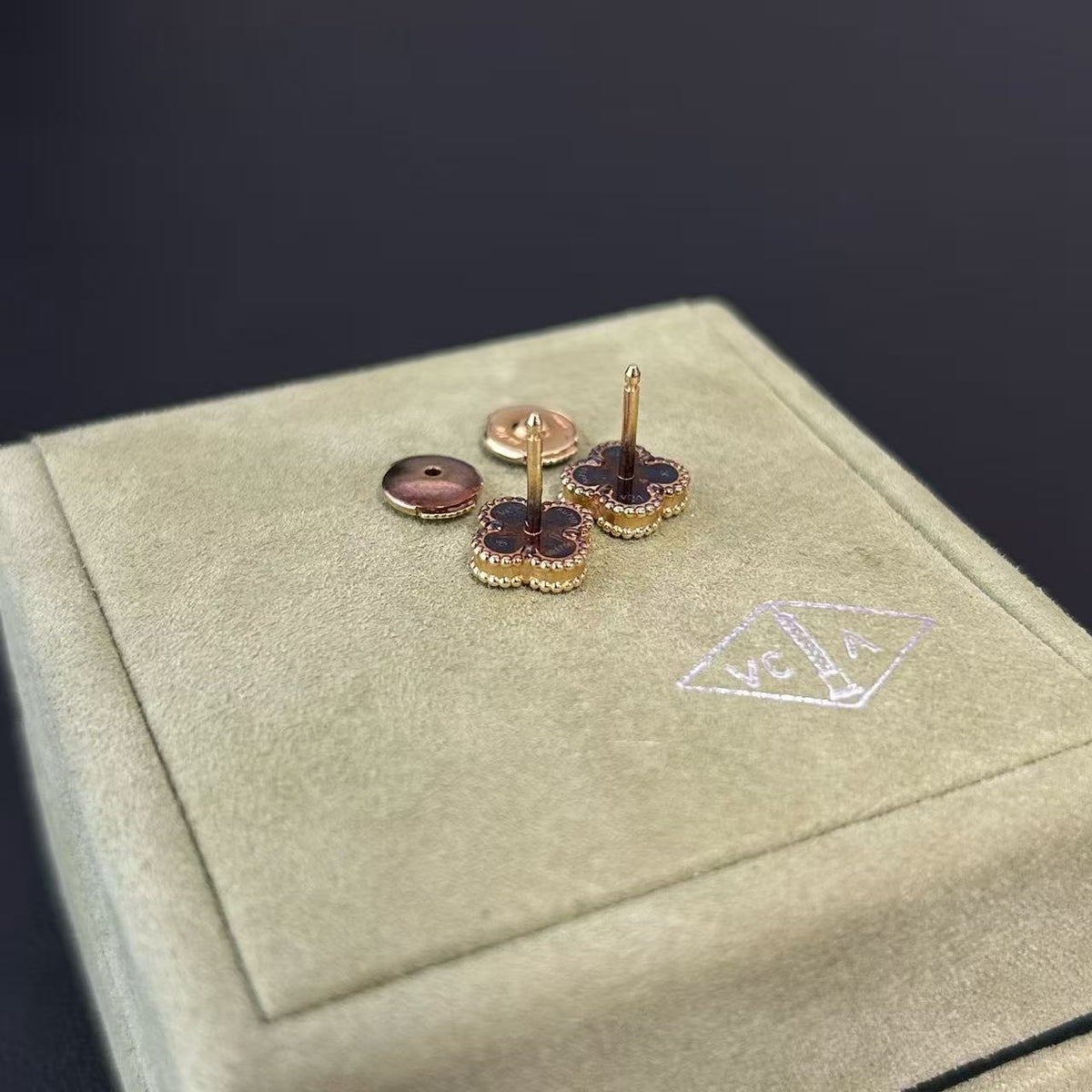 Van Cleef & Arpels - Magic Alhambra - Yellow gold - Black