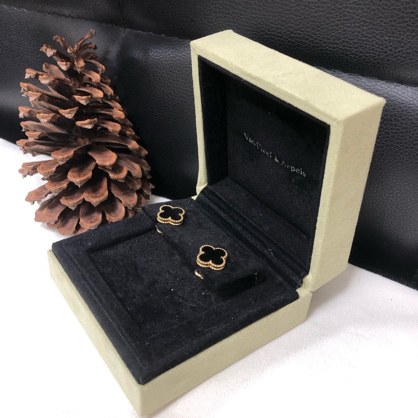 Van Cleef Arpels - Sweet Alhambra - Yellow gold - Black