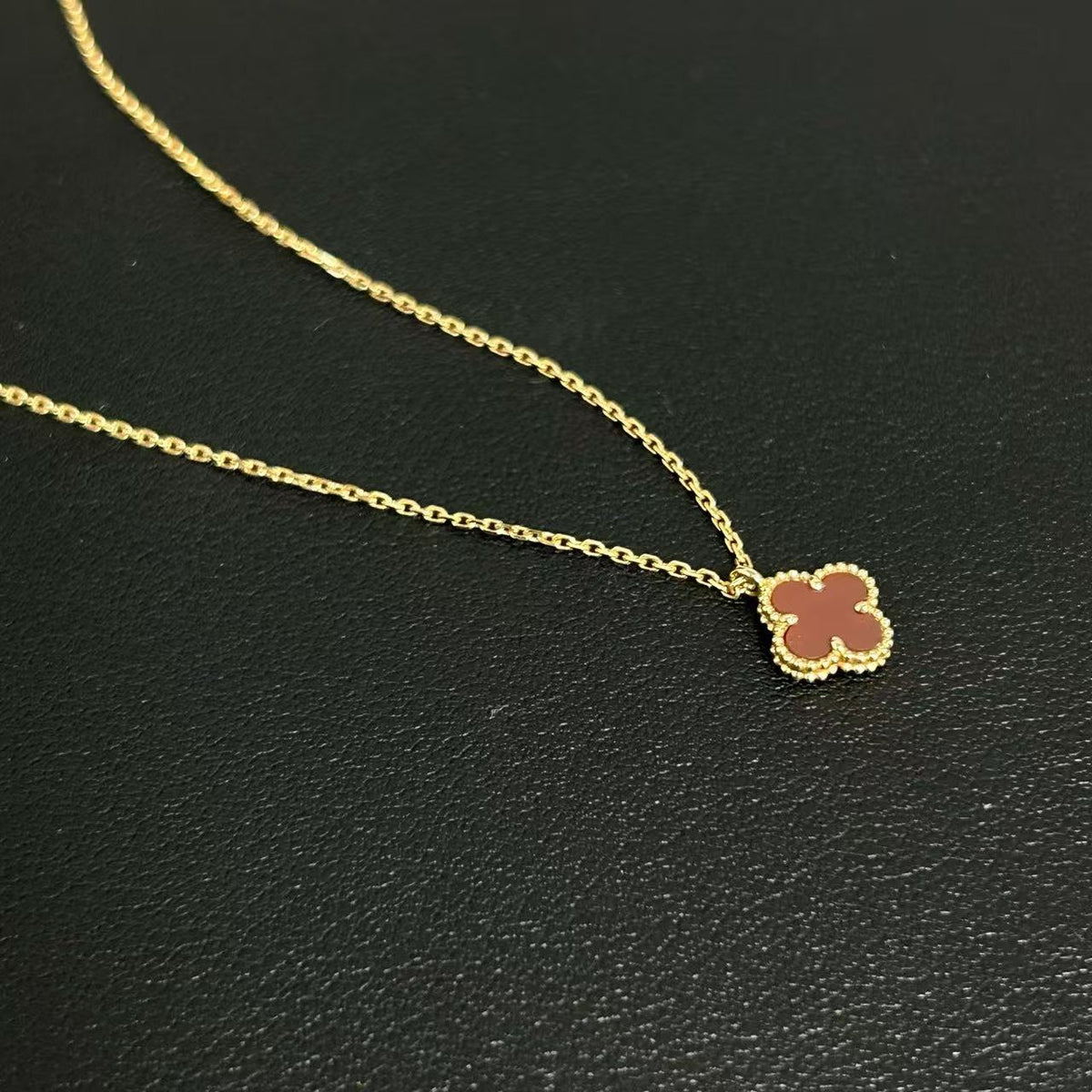 Van Cleef & Arpels - Sweet Alhambra - Yellow gold - Red