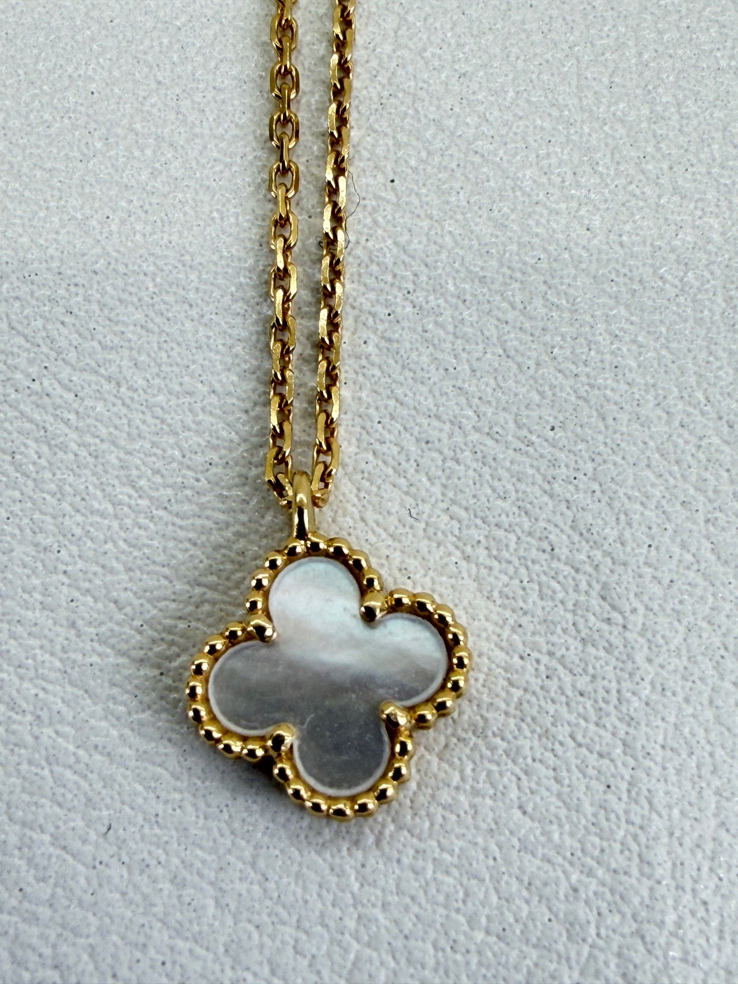 Van Cleef & Arpels - Sweet Alhambra - Yellow gold - White - (28 cm)