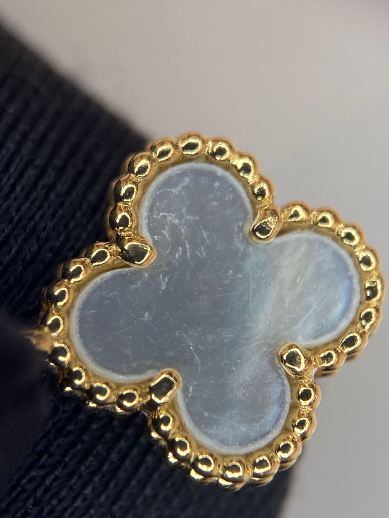 Van Cleef & Arpels - Sweet Alhambra - Yellow gold - White - (28 cm)