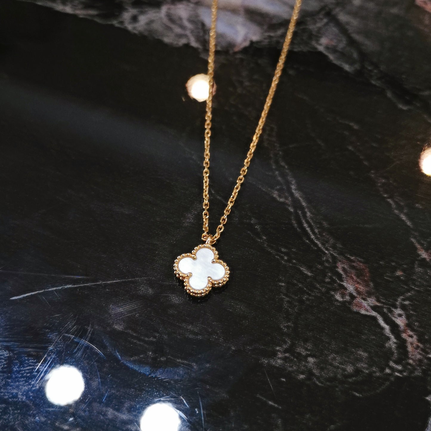 Van Cleef & Arpels - Sweet Alhambra - Yellow gold - White - (40 cm)