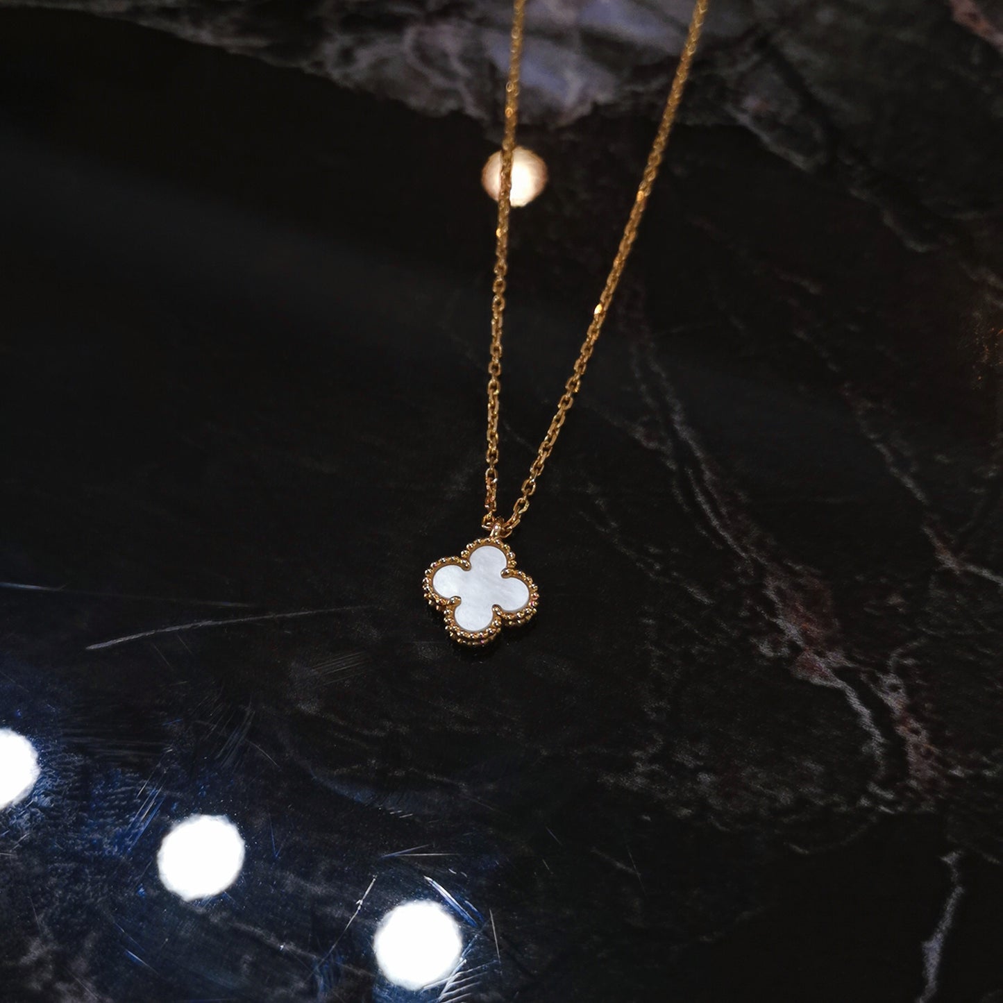 Van Cleef & Arpels - Sweet Alhambra - Yellow gold - White - (40 cm)
