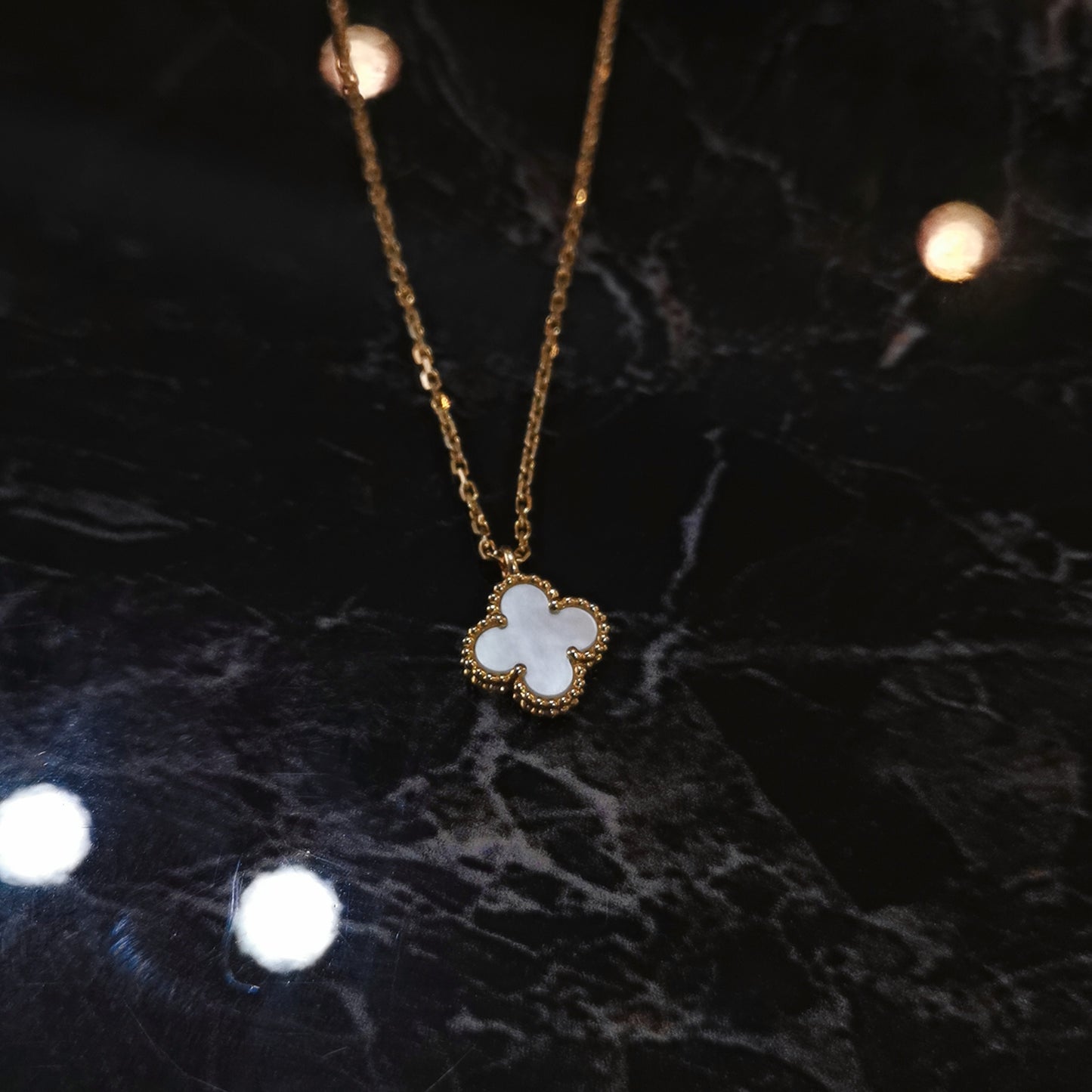 Van Cleef & Arpels - Sweet Alhambra - Yellow gold - White - (40 cm)