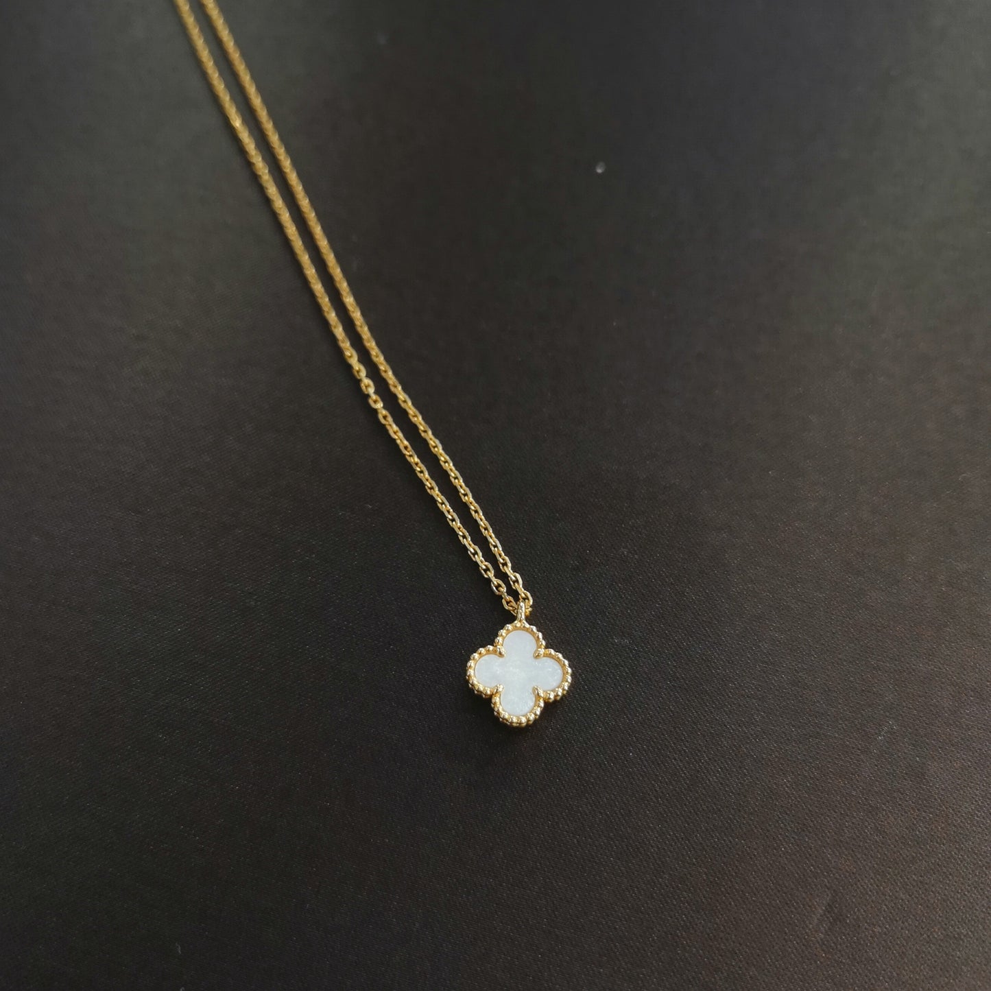 Van Cleef & Arpels - Sweet Alhambra - Yellow gold - White - (40 cm)