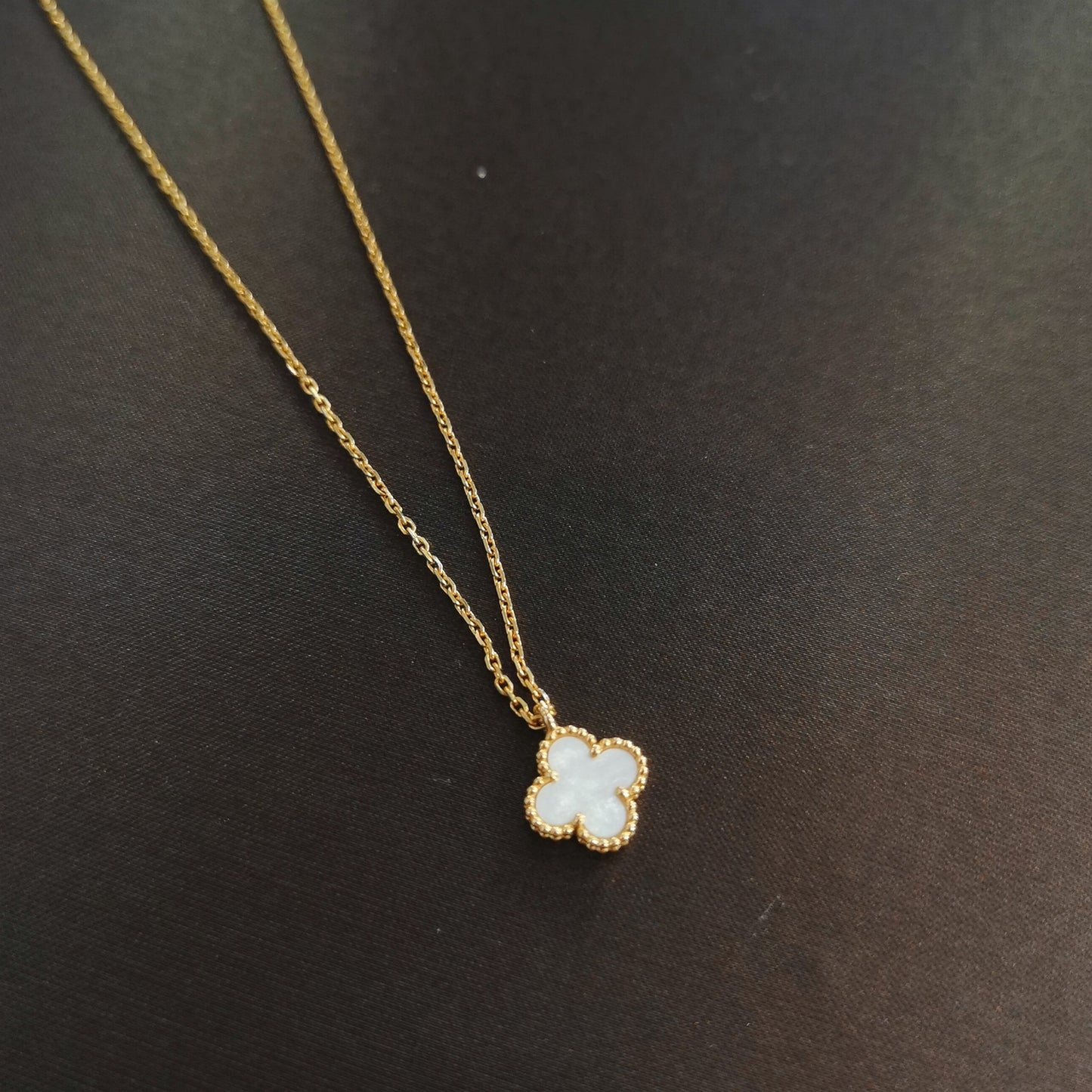 Van Cleef & Arpels - Sweet Alhambra - Yellow gold - White - (40 cm)