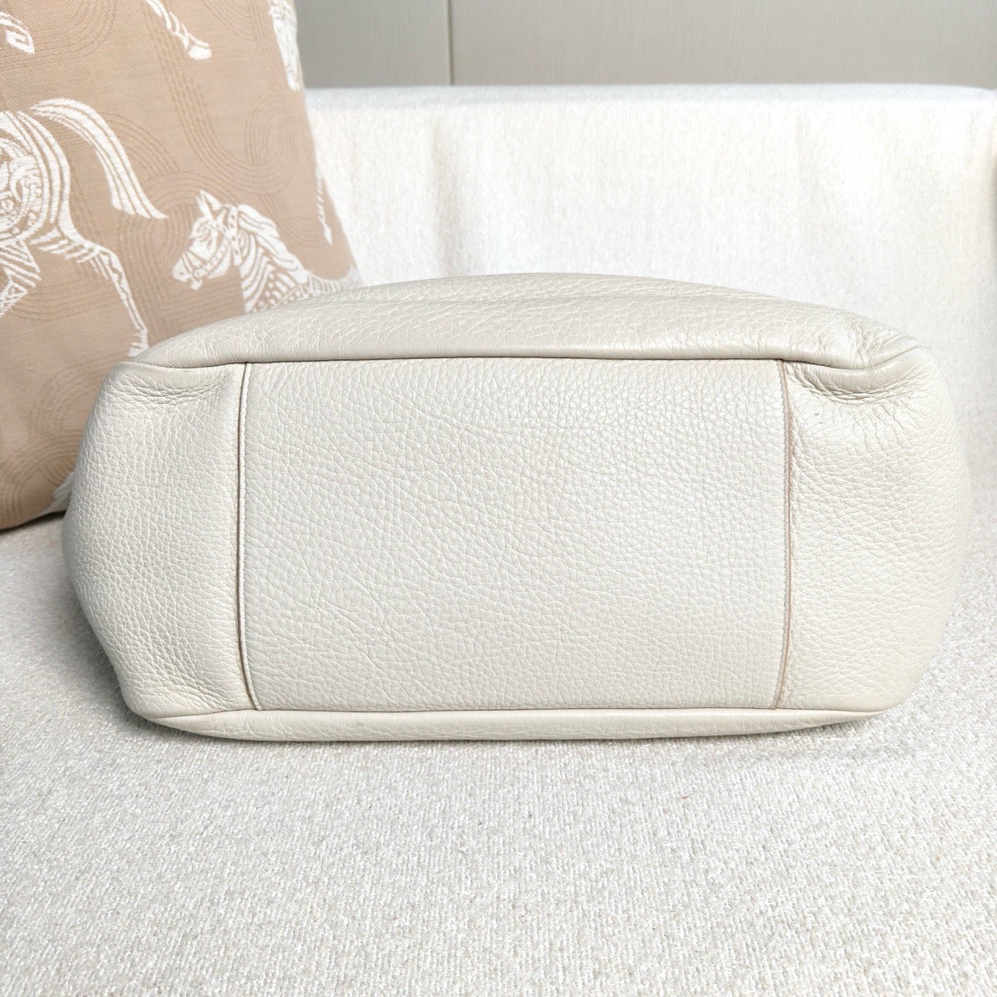 Yves Saint Laurent - Hobo Shoulder Bag - Leather - White - (Large)