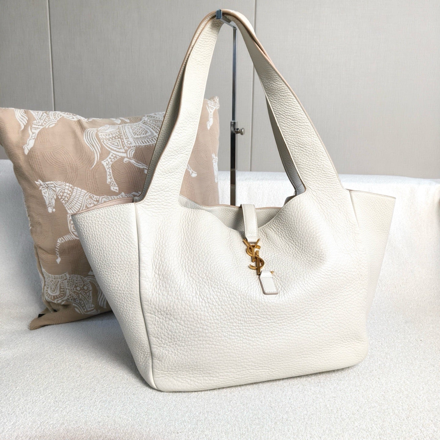 Yves Saint Laurent - Hobo Shoulder Bag - Leather - White - (Large)