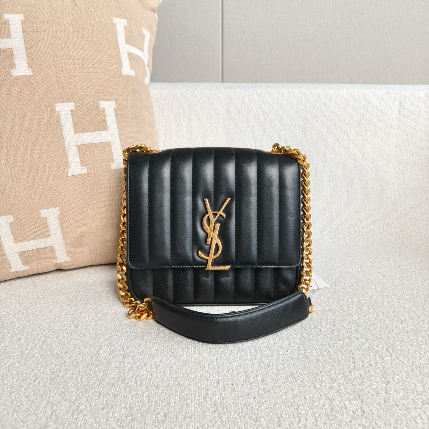 Yves Saint Laurent - Vicky - Lambskin leather - Black with Gold-Tone Hardware - (Mini)