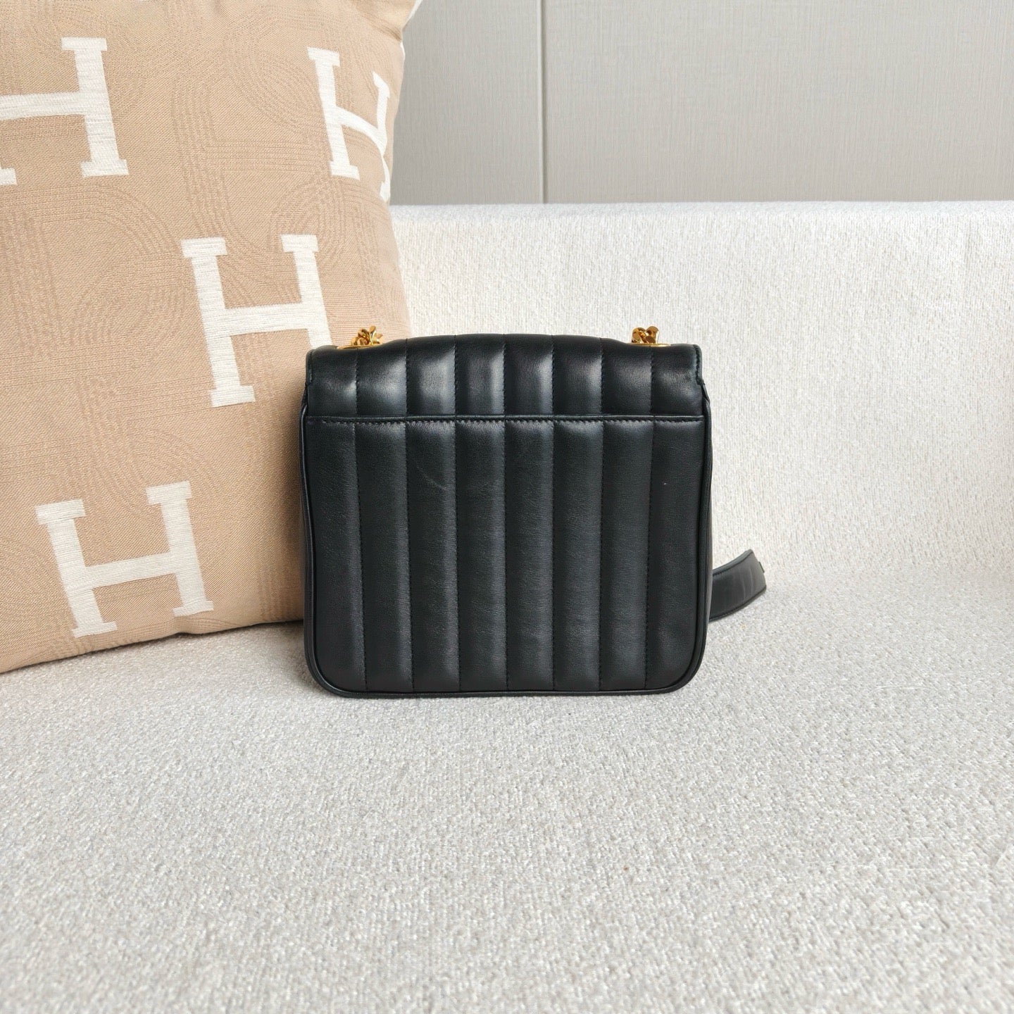 Yves Saint Laurent - Vicky - Lambskin leather - Black with Gold-Tone Hardware - (Mini)